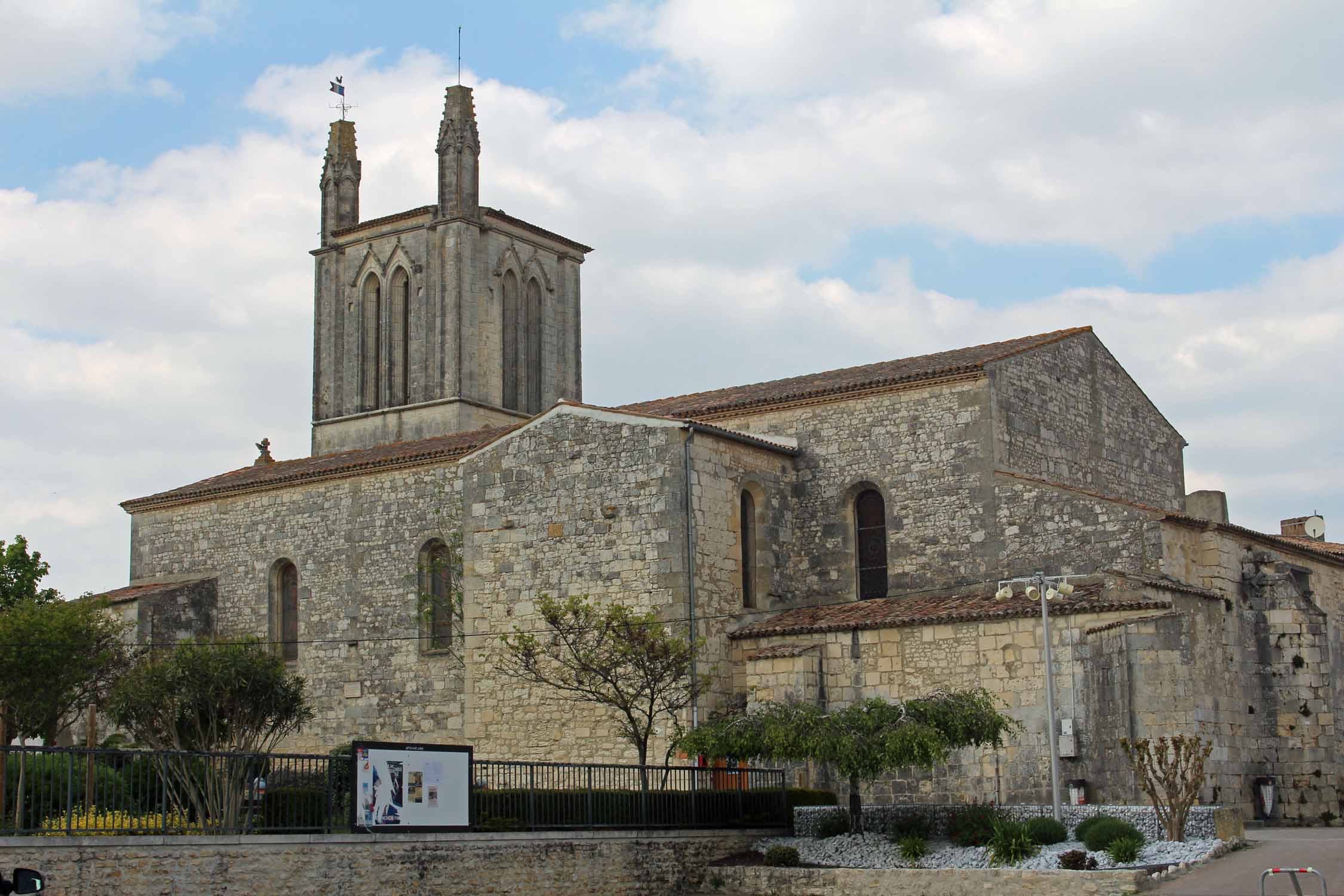 Merchers-sur-Gironde, église Saint-Saturnin