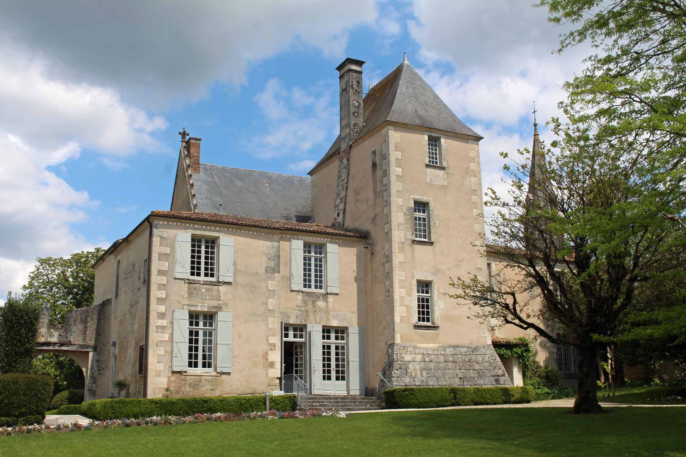 Saint-Dizant-du-Gua, château de Beaulon