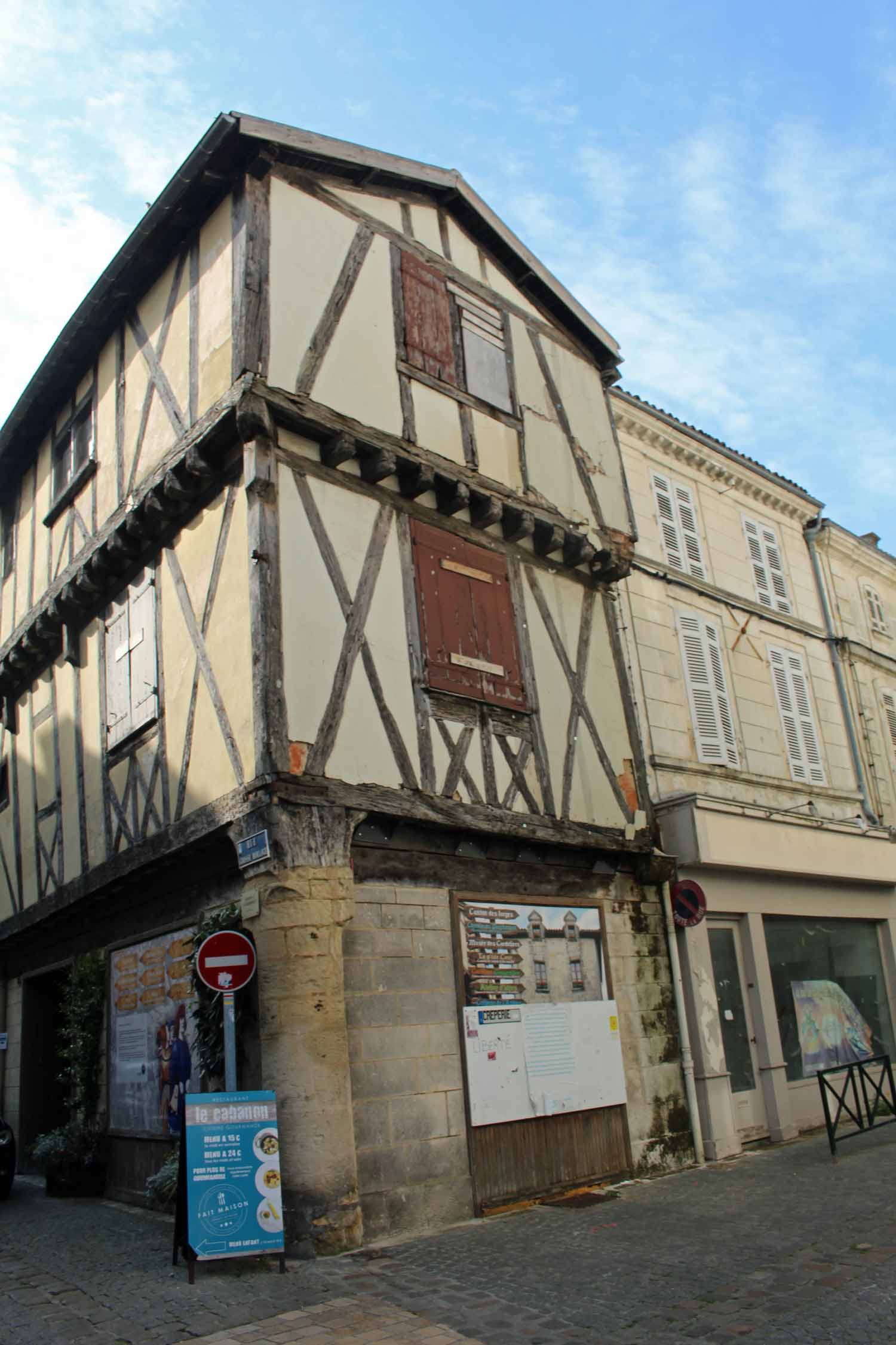 Saint-Jean-d'Angély, maison à colombage