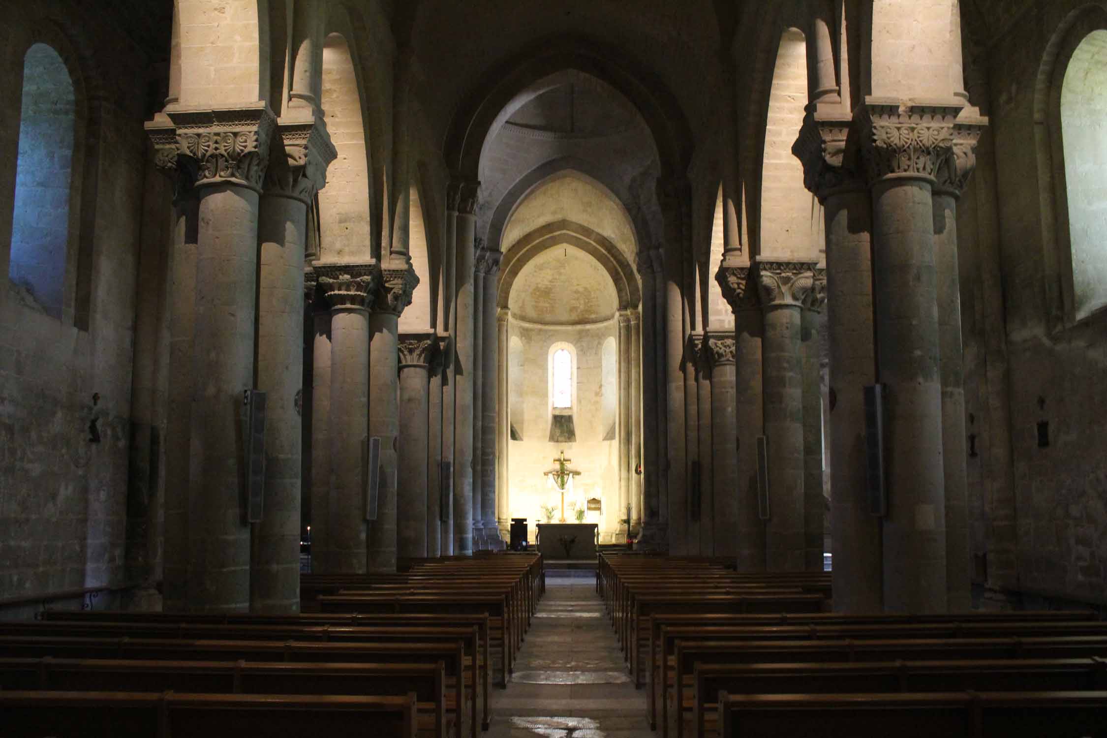 Aulnay, église Saint-Pierre, intérieur