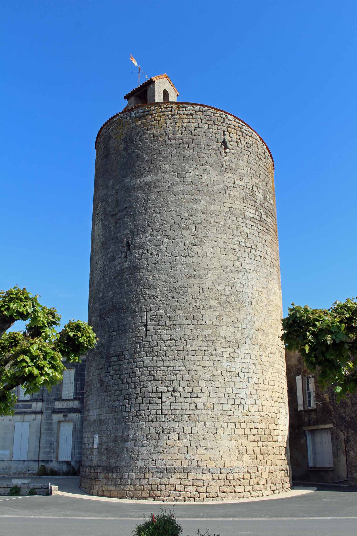 Aulnay, Saintonge, la Tour