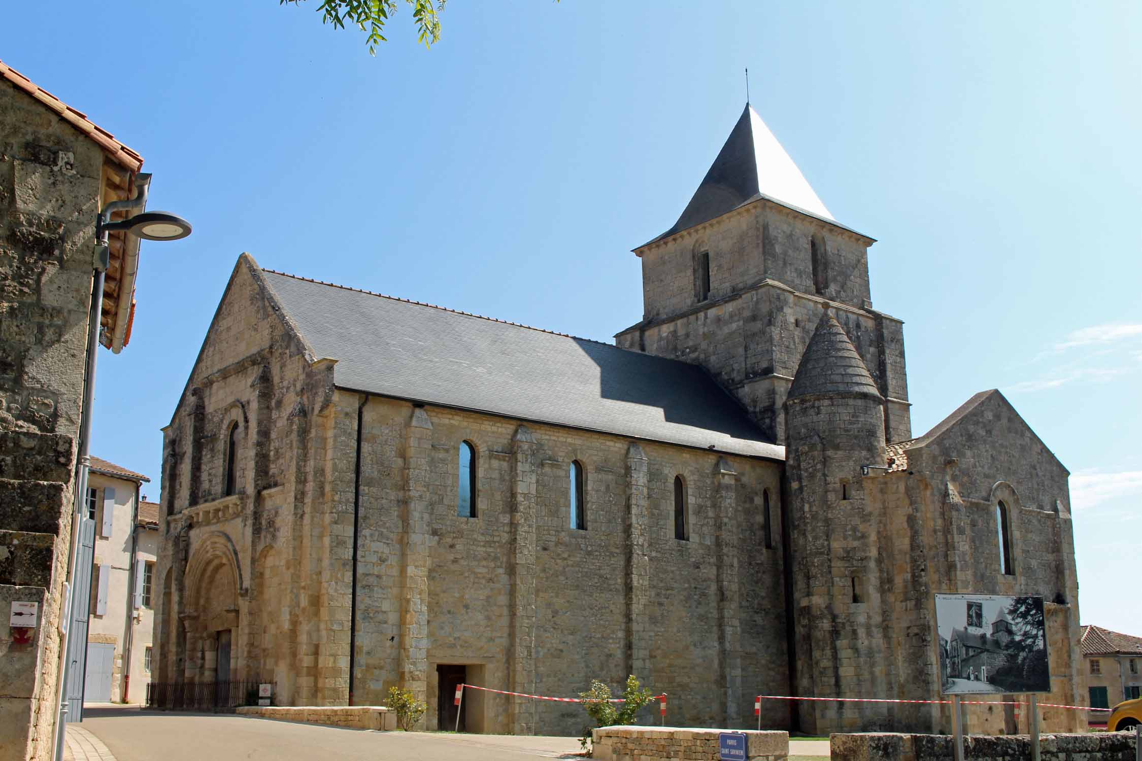 Melle, église Saint-Savinien