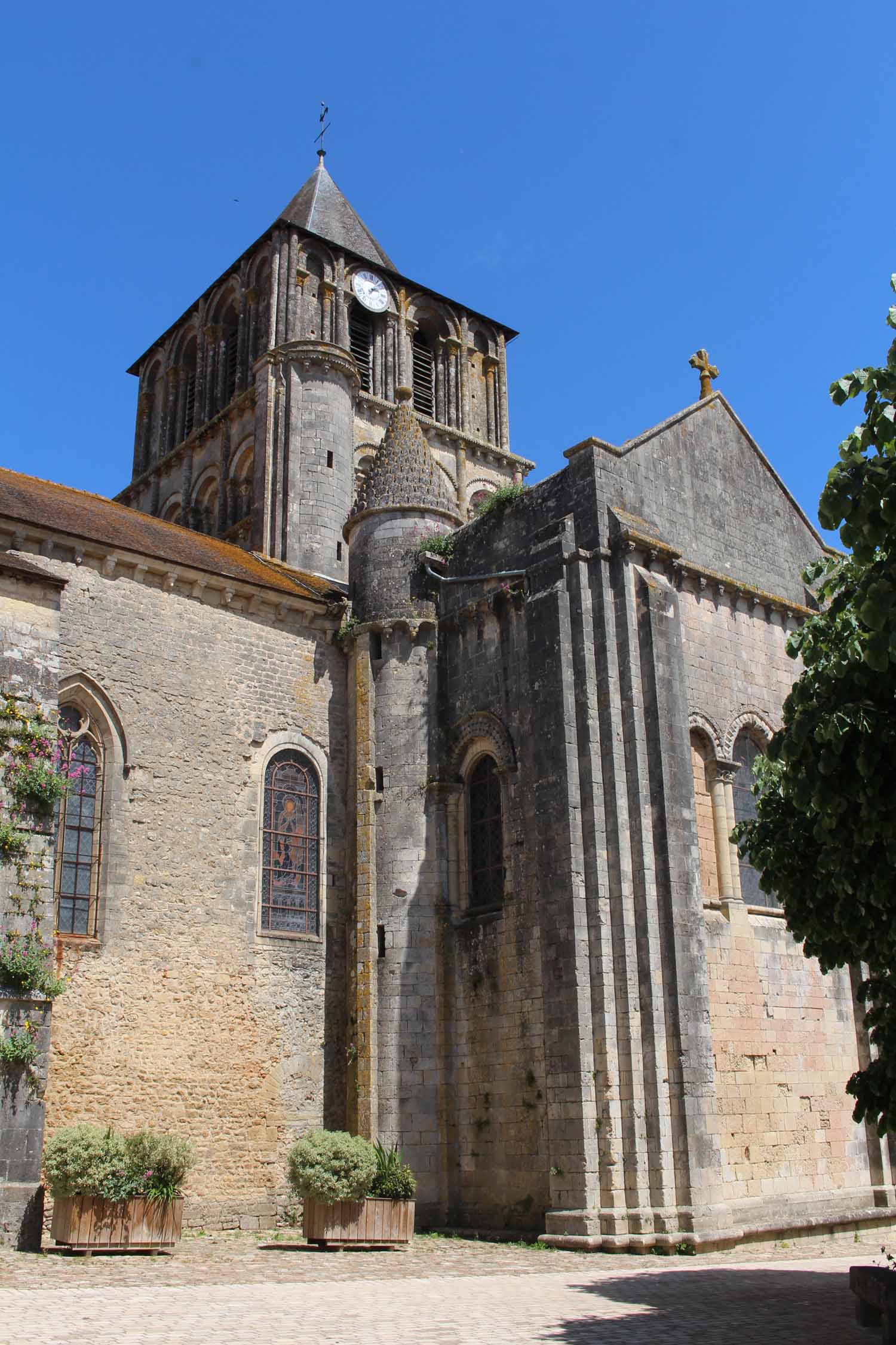 Lusignan, église Notre-Dame et Saint-Junien