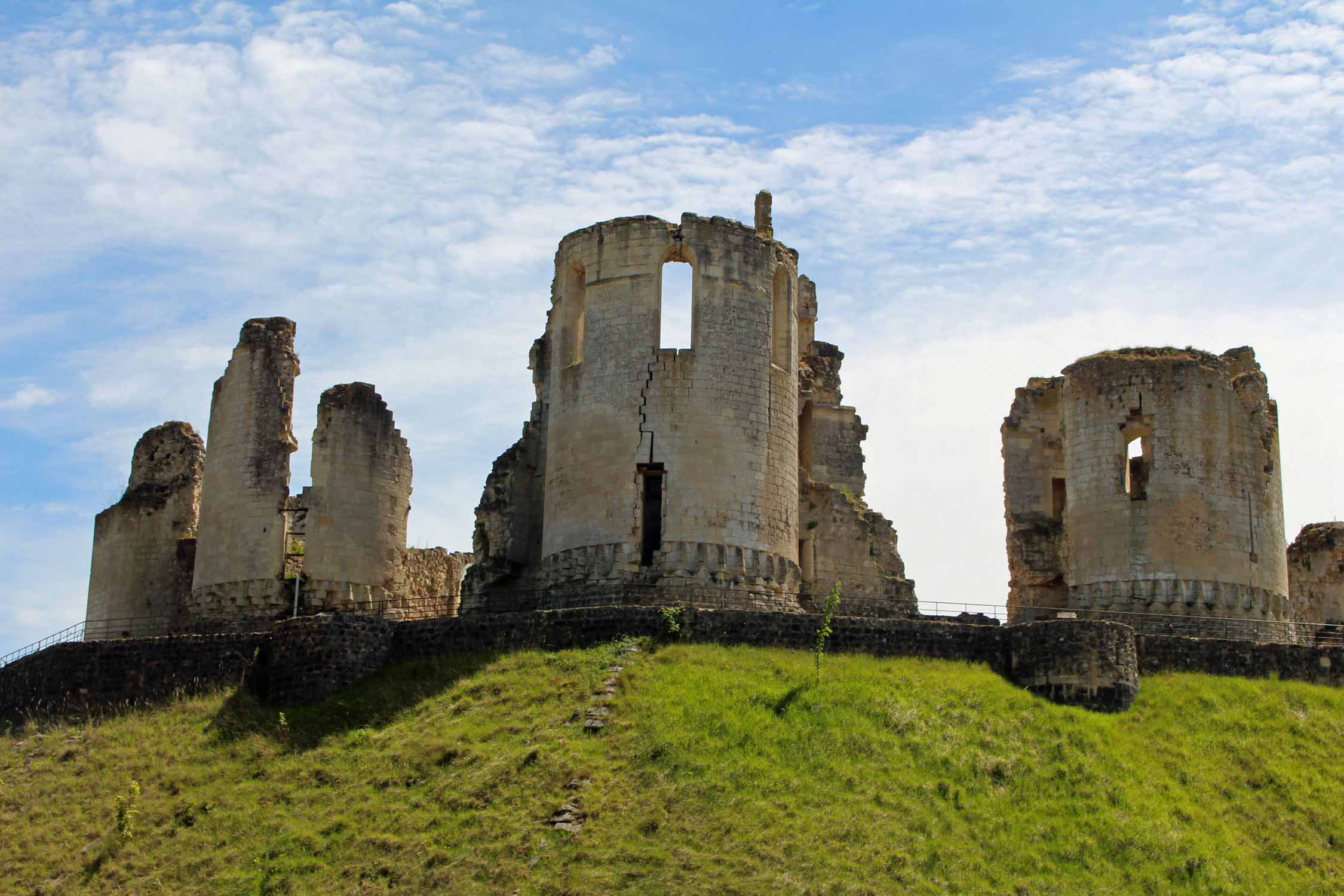 Fère-en-Tardenois, château médiéval