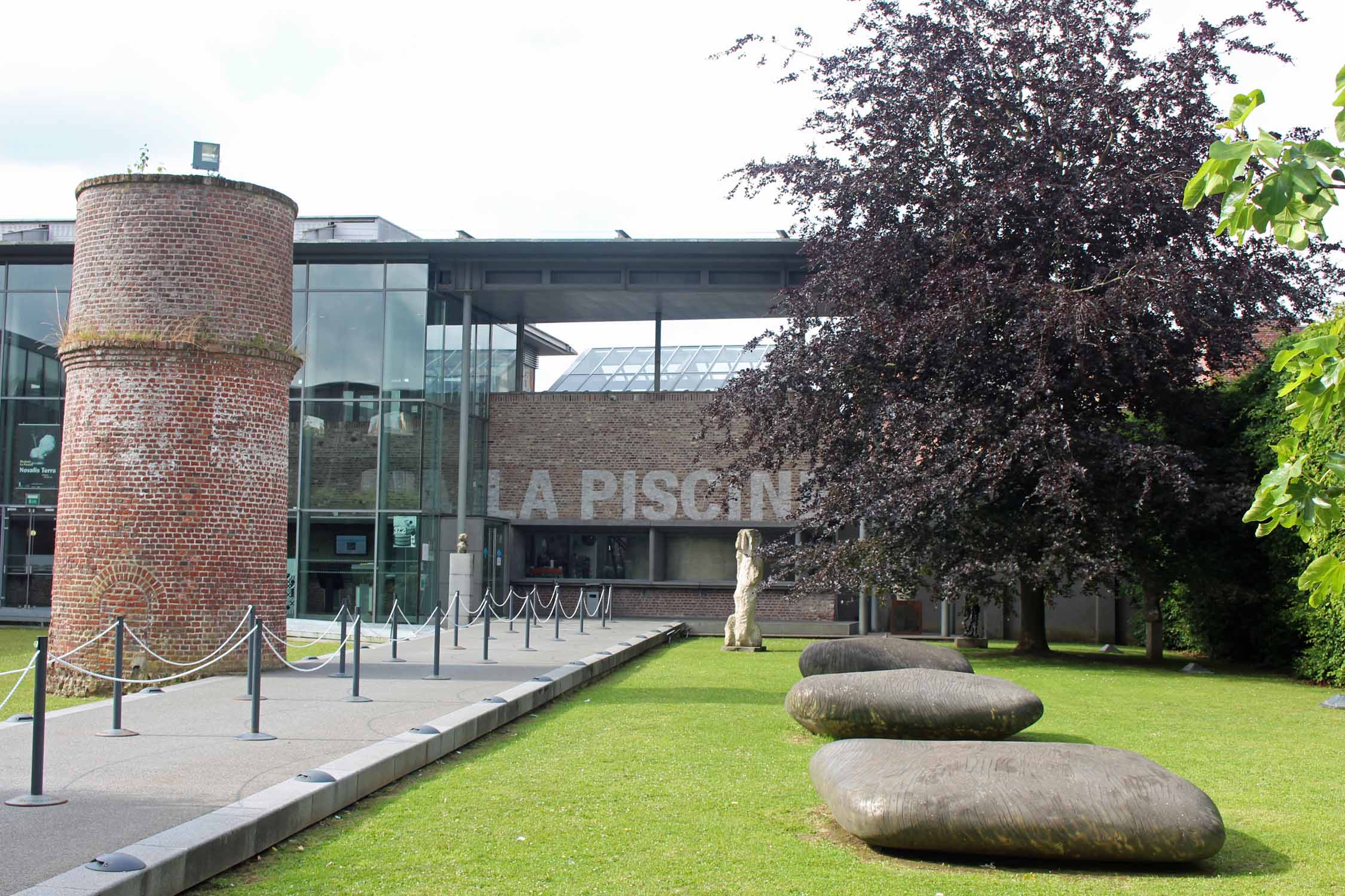 Roubaix, la Piscine, extérieur