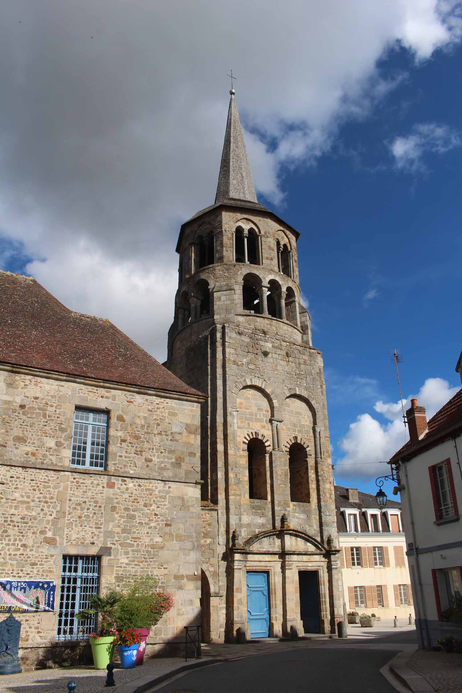 Evaux-les-Bains, collégiale