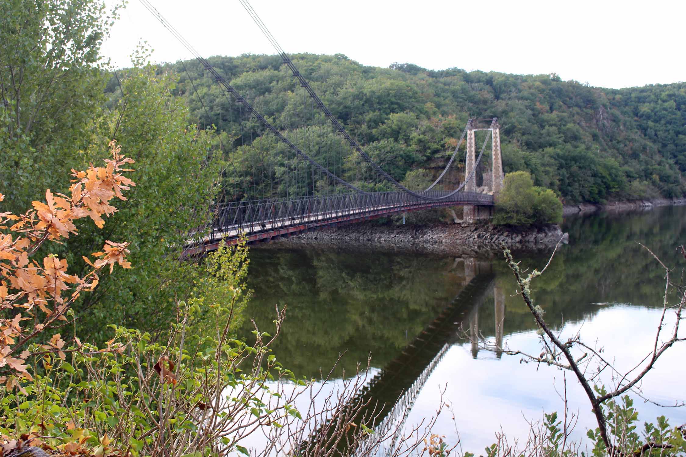 Barrage de Rochebut, pont suspendu