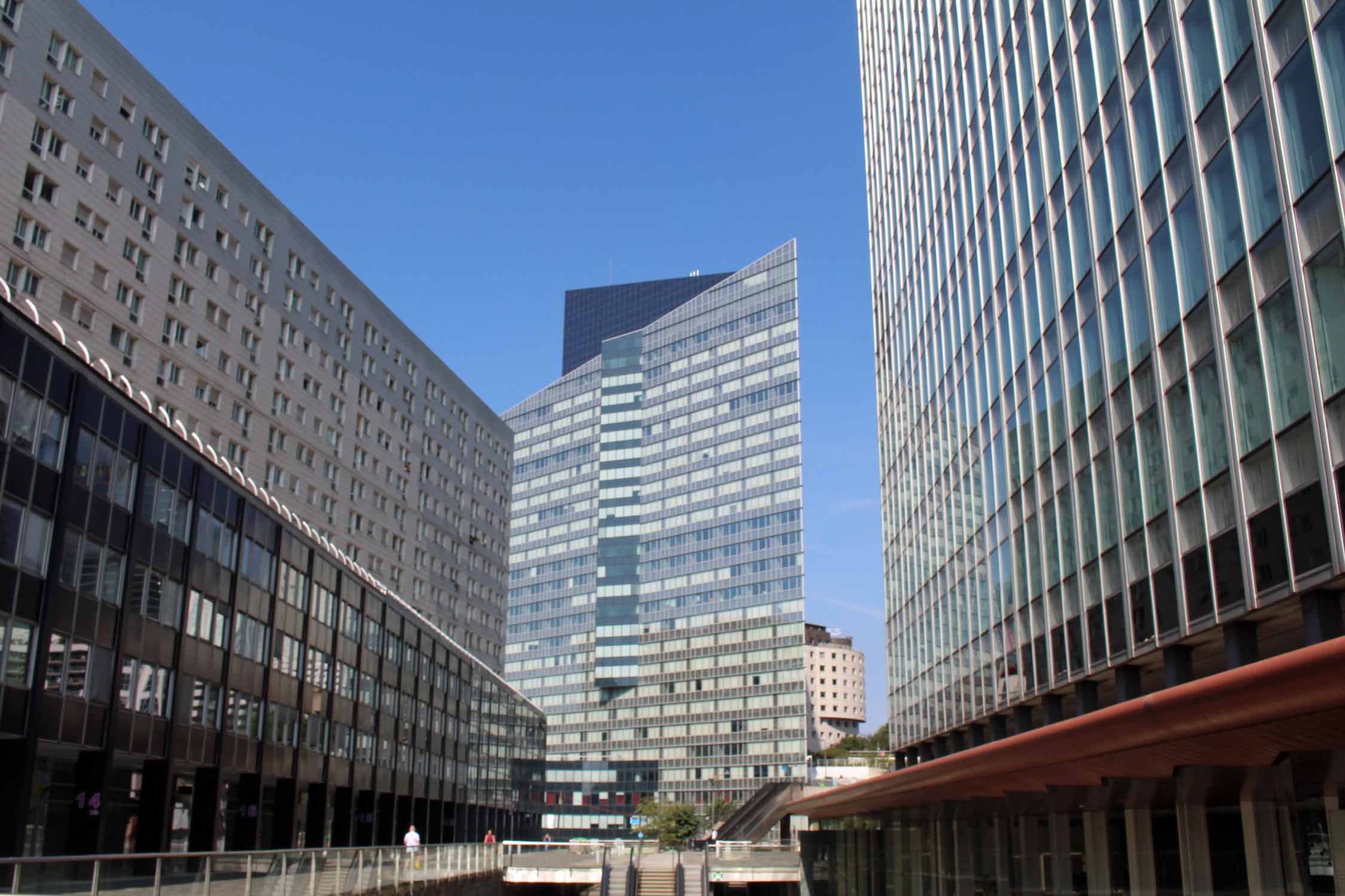 Paris La Défense, immeubles gris