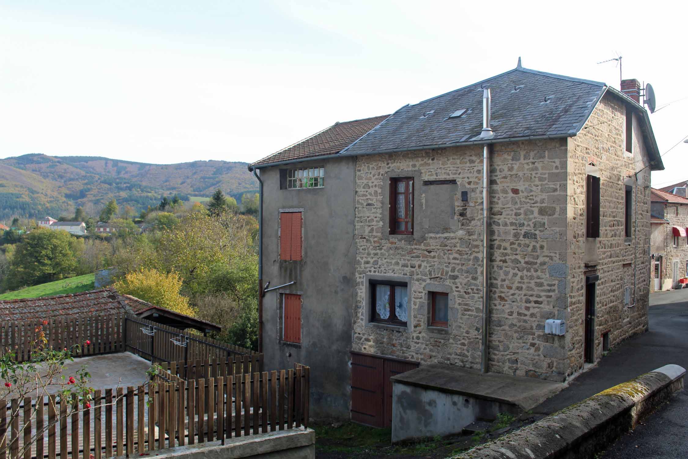 Laprugne, maison en pierre