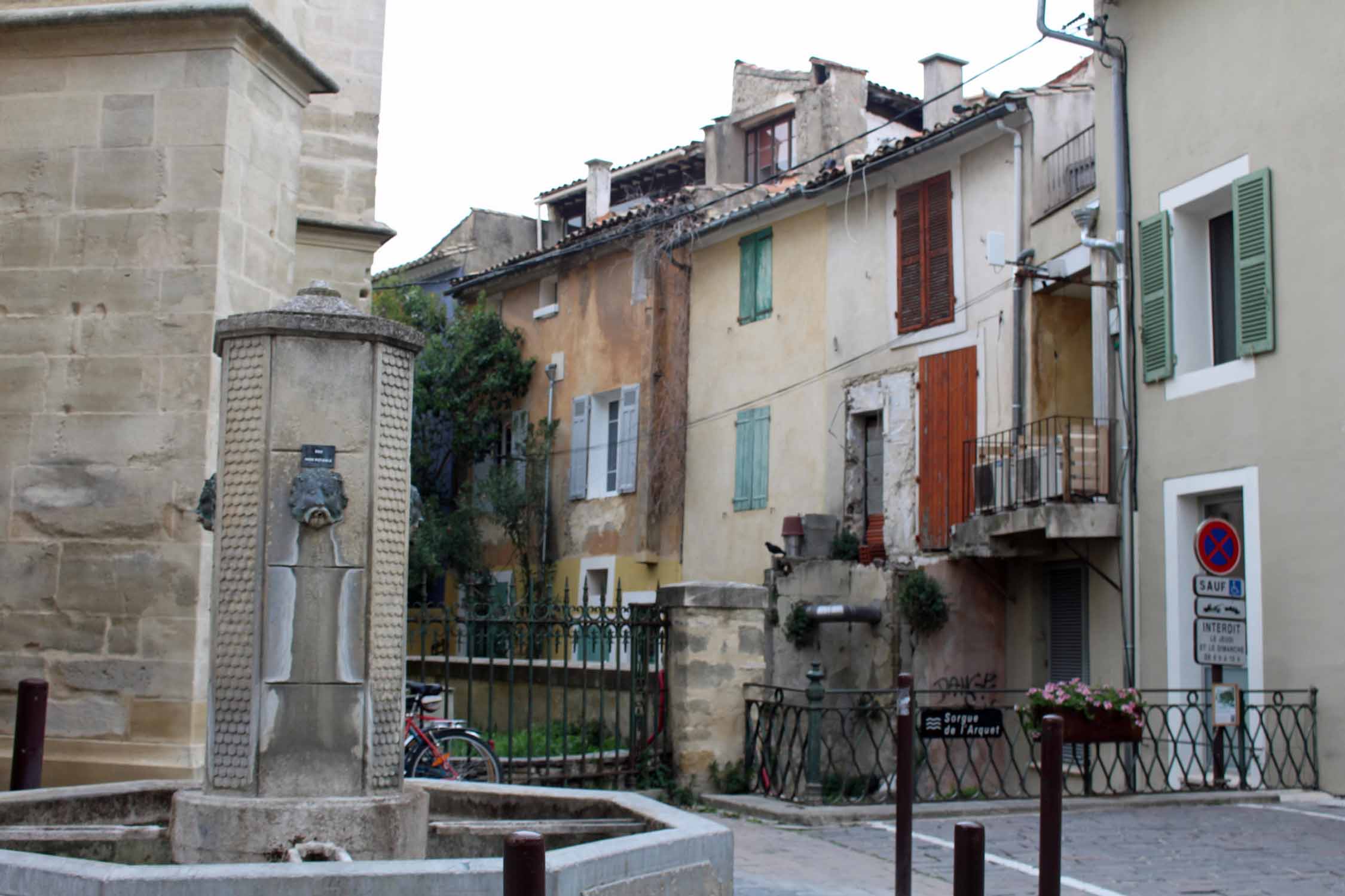 L'Isle-sur-la-Sorgue, fontaine