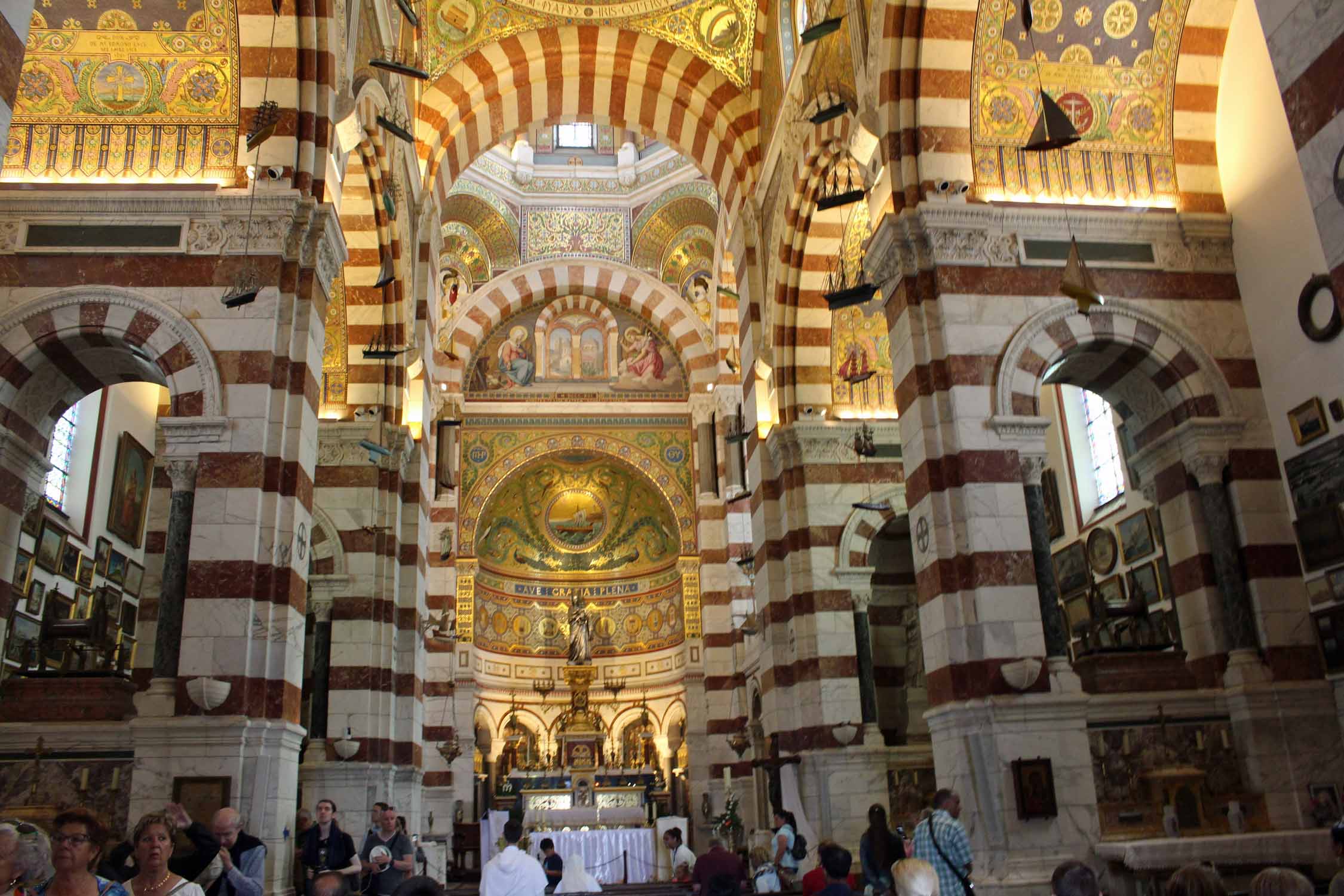 Marseille, Notre-Dame-de-la-Garde, intérieur