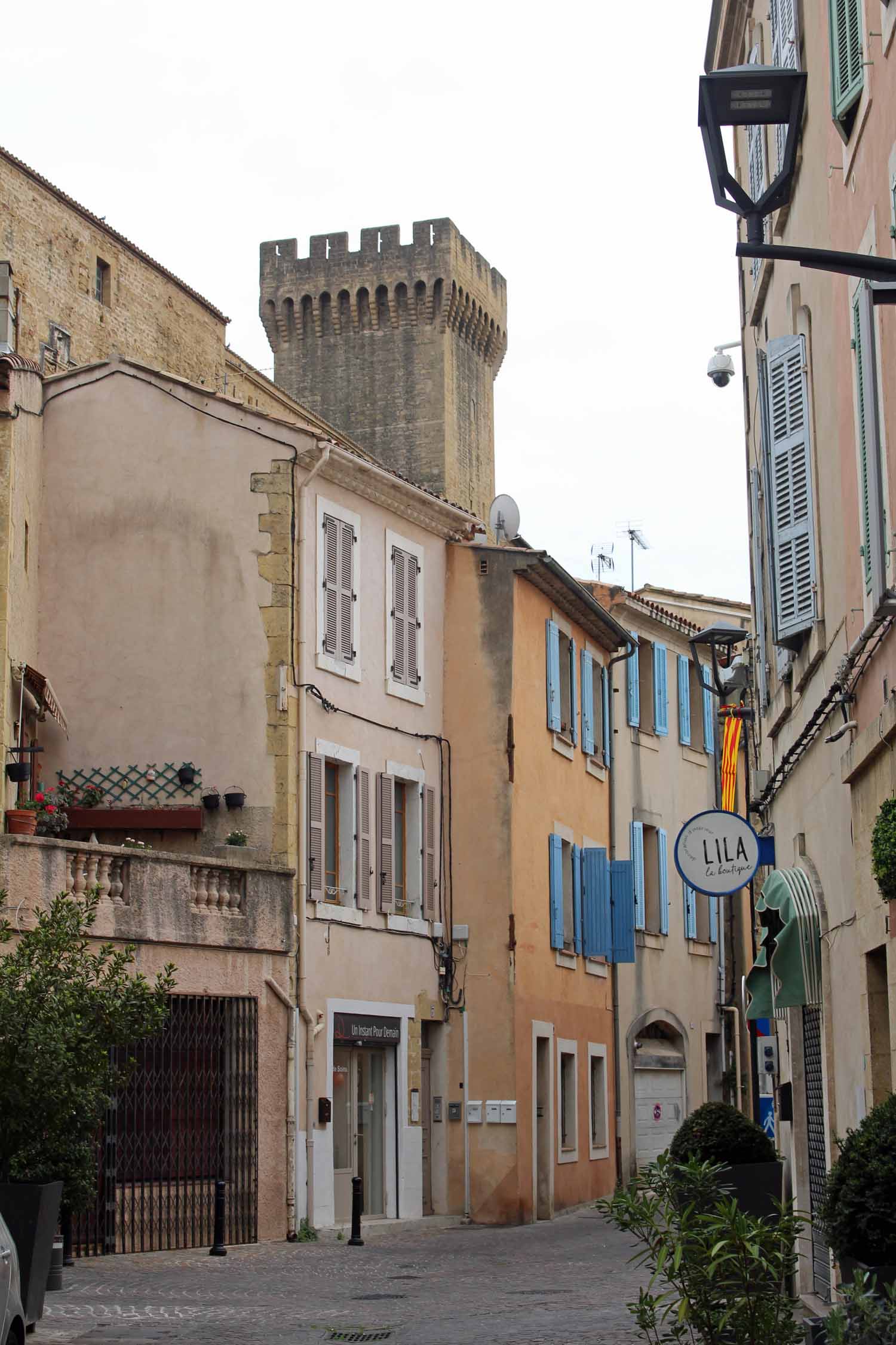 Salon-de-Provence, ruelle, tour