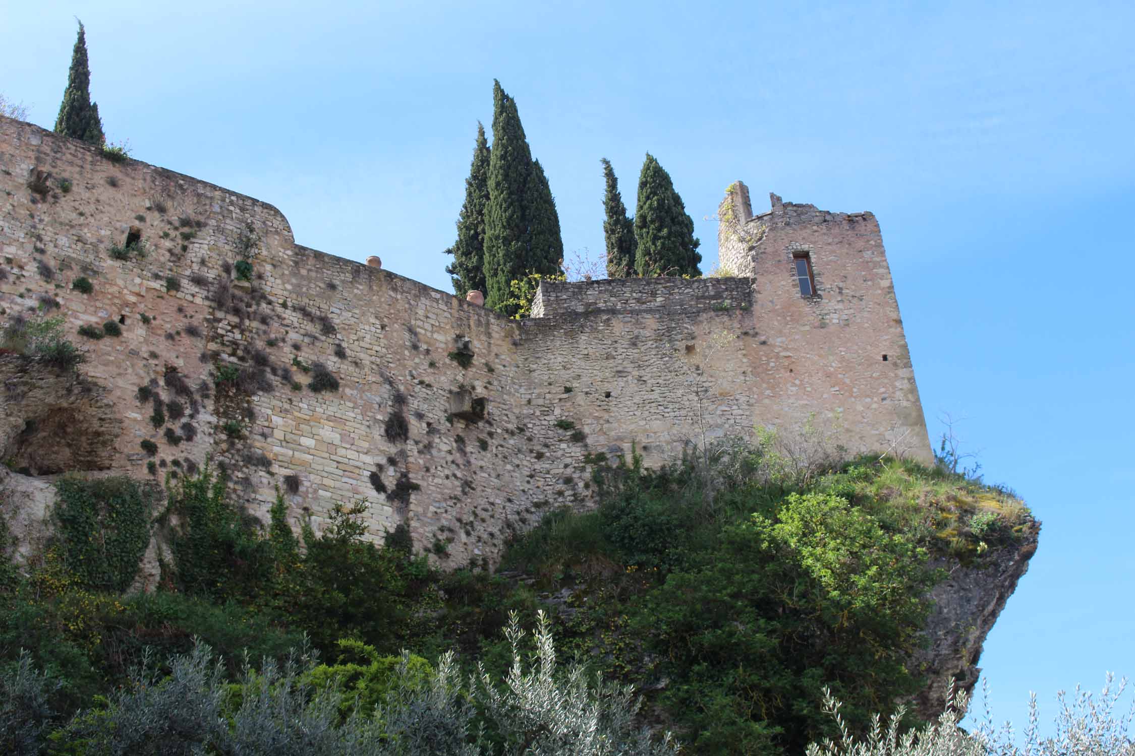 Vaison-la-Romaine, remparts