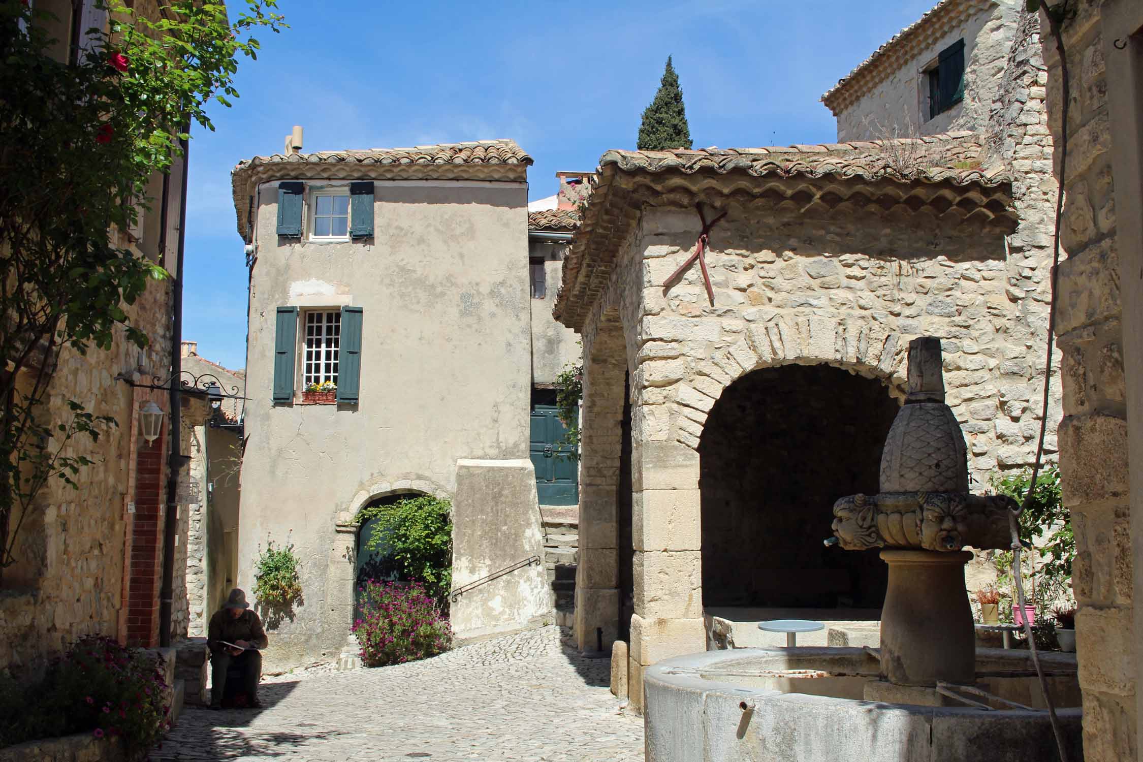 Séguret, fontaine des Mascarons