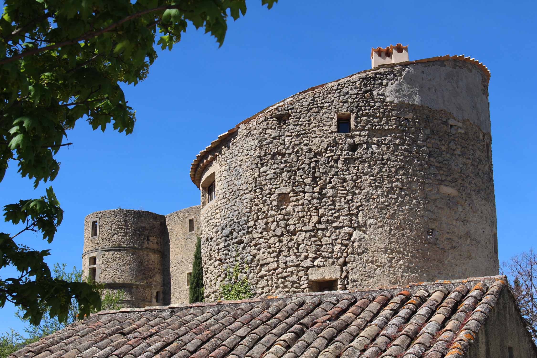 Montbrun-les-Bains, château