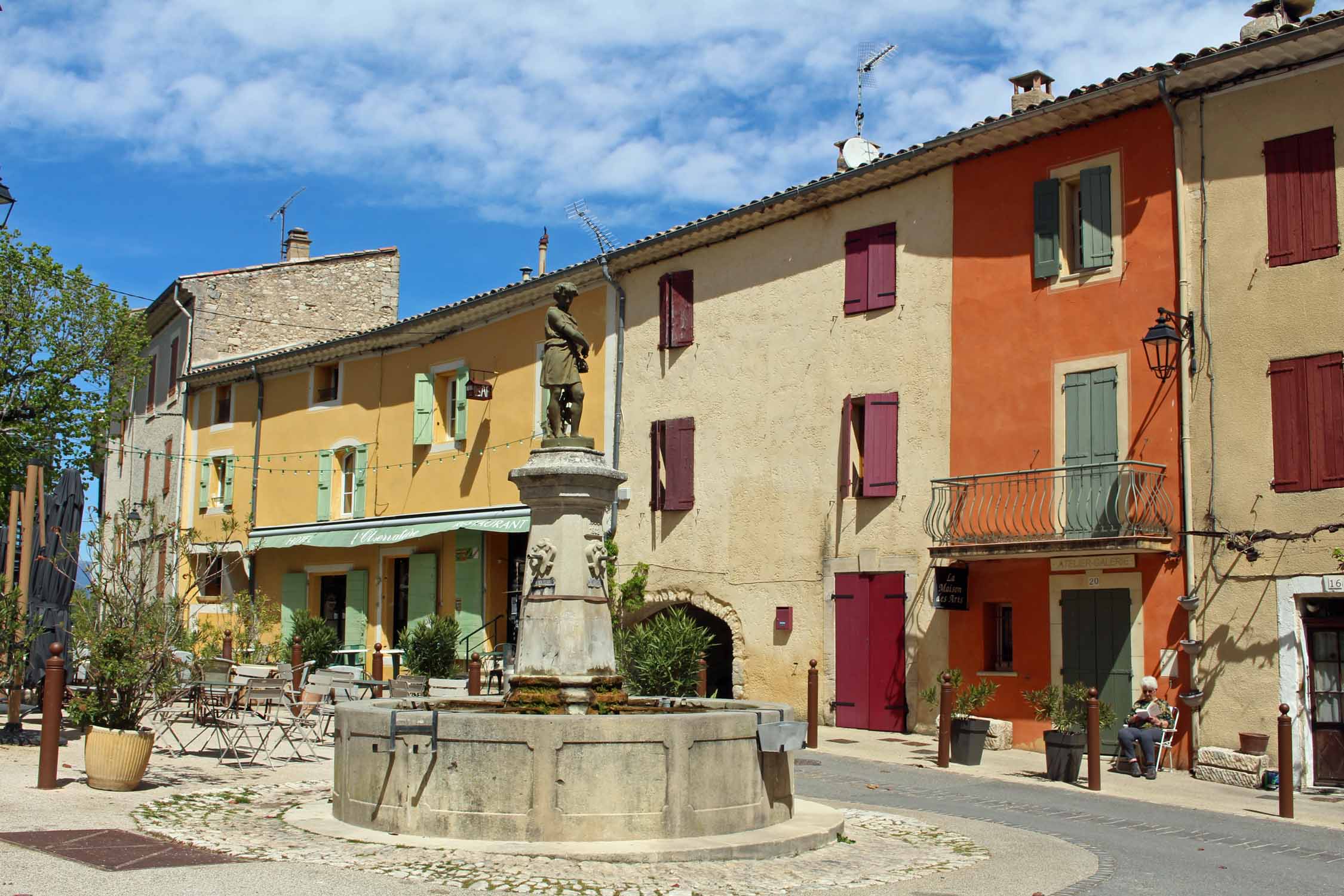 Saint-Michel-l'Observatoire, place