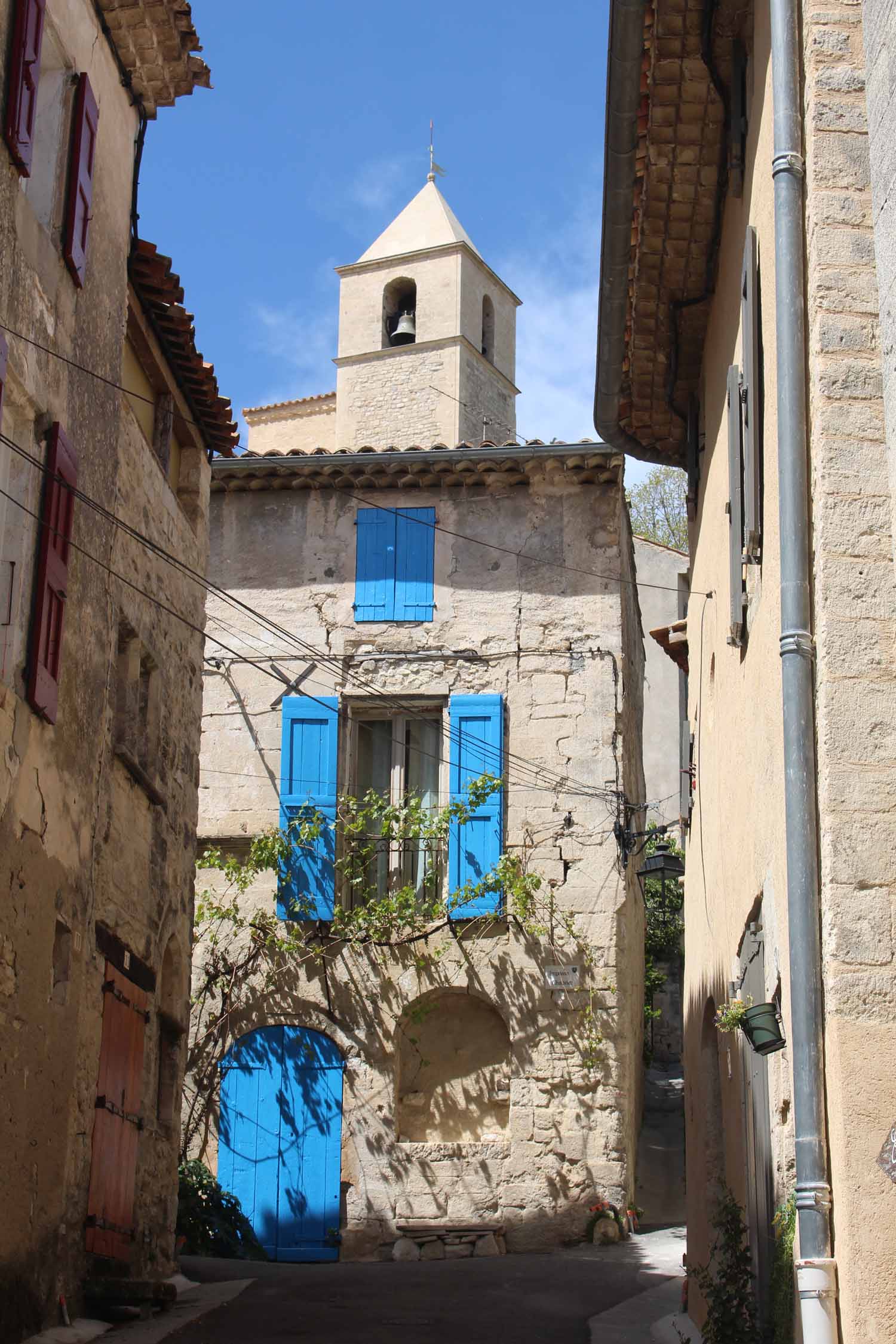 Saint-Michel-l'Observatoire, église, ruelle