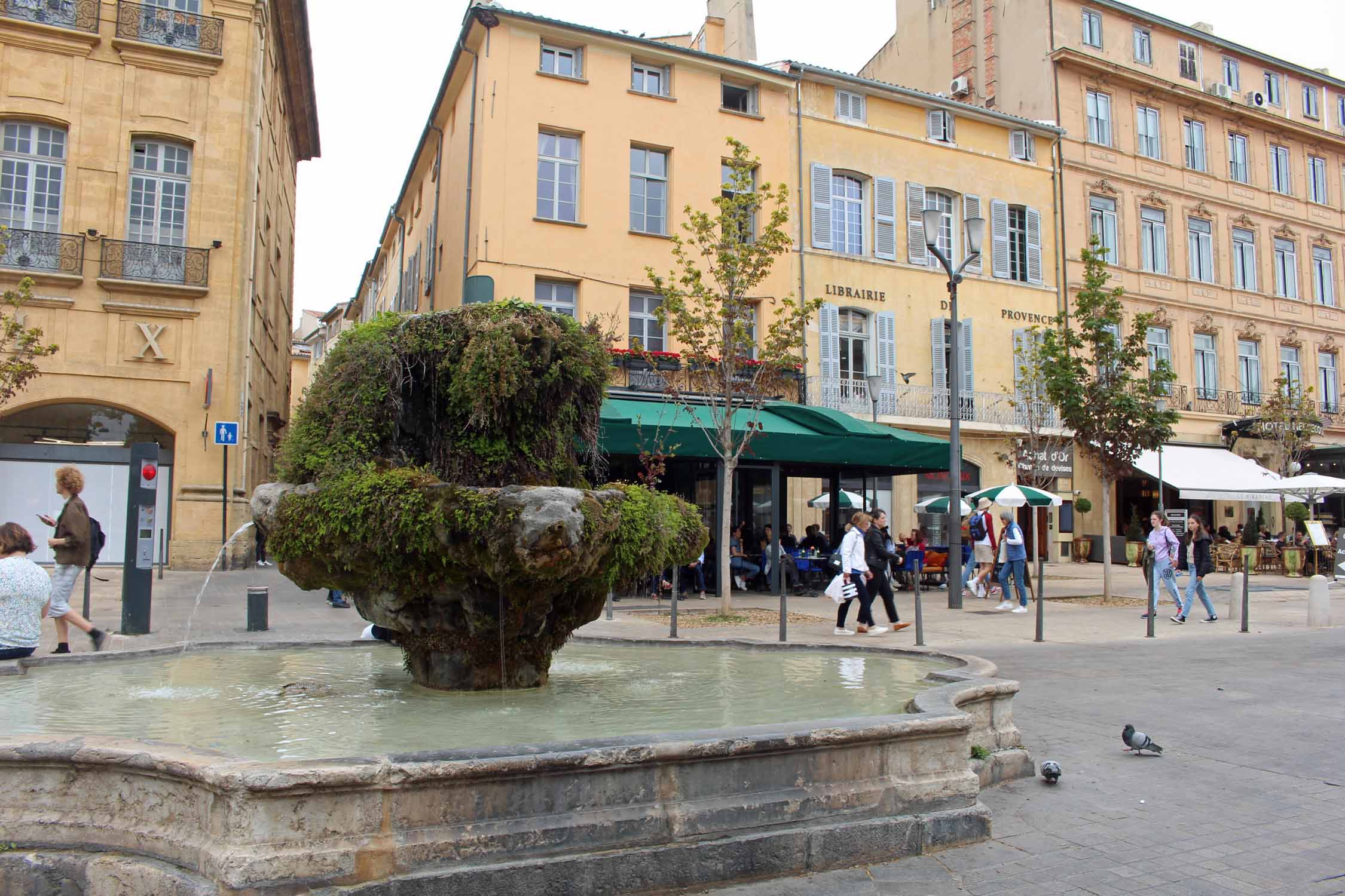Aix-en-provence, cours Mirabeau, fontaine des Neuf Canons