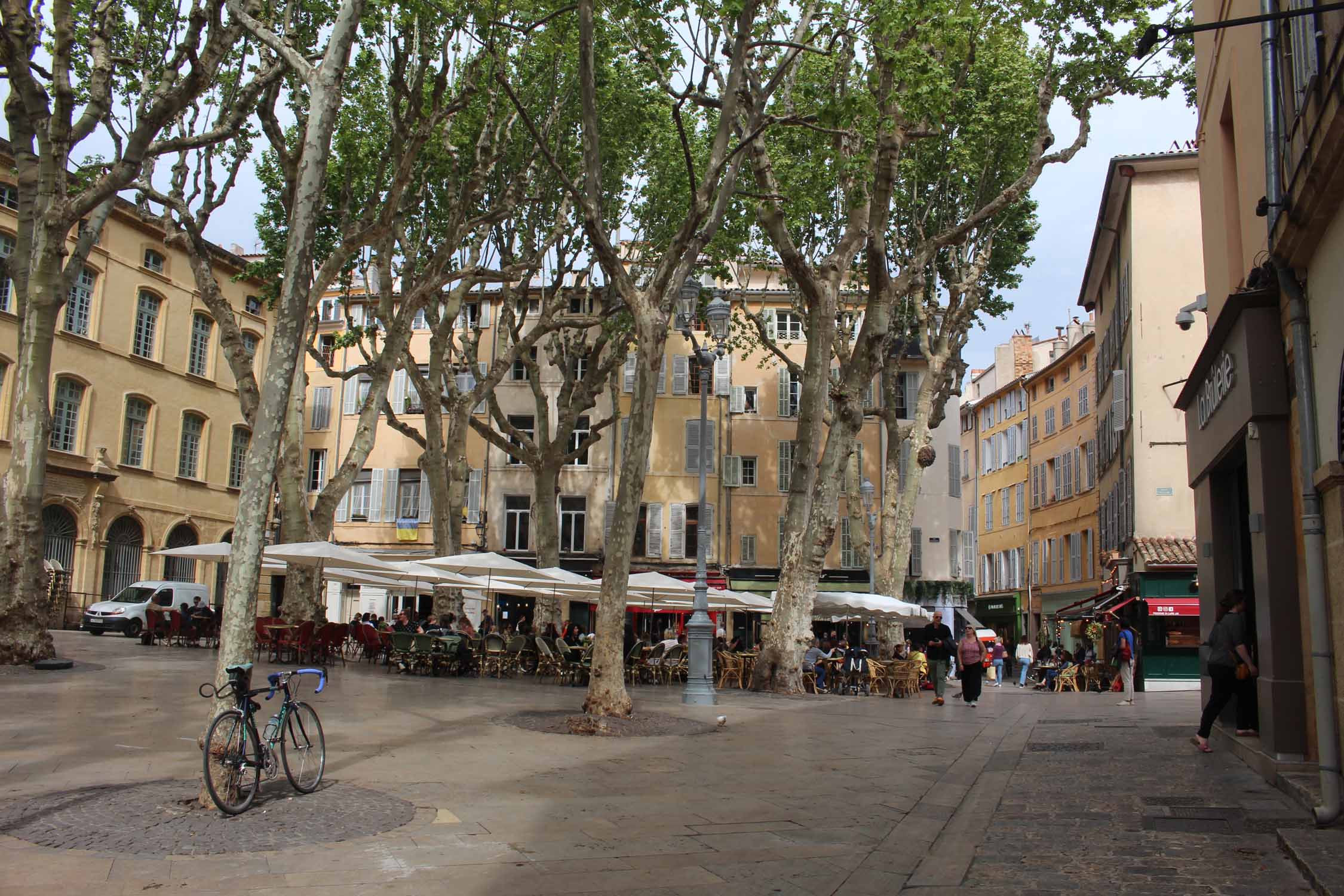 Aix-en-provence, place marché fruits et légumes