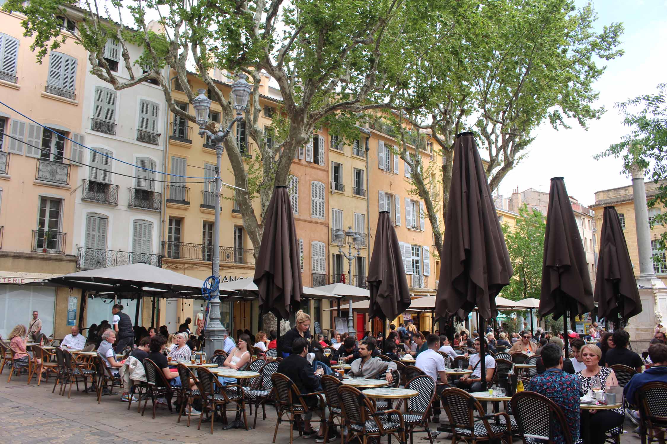 Aix-en-provence, place de l'hôtel de ville