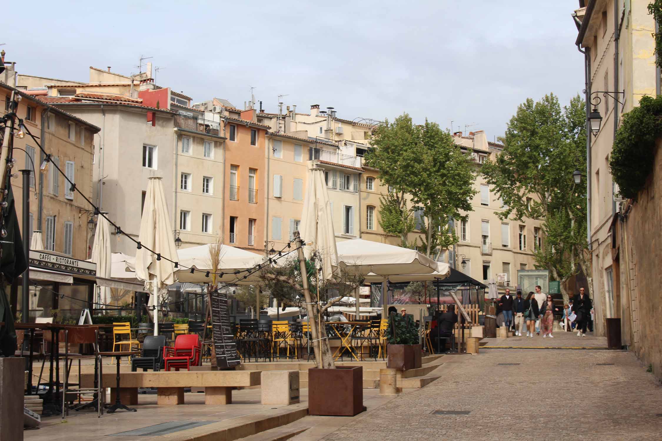 Aix-en-provence, place des Cardeurs