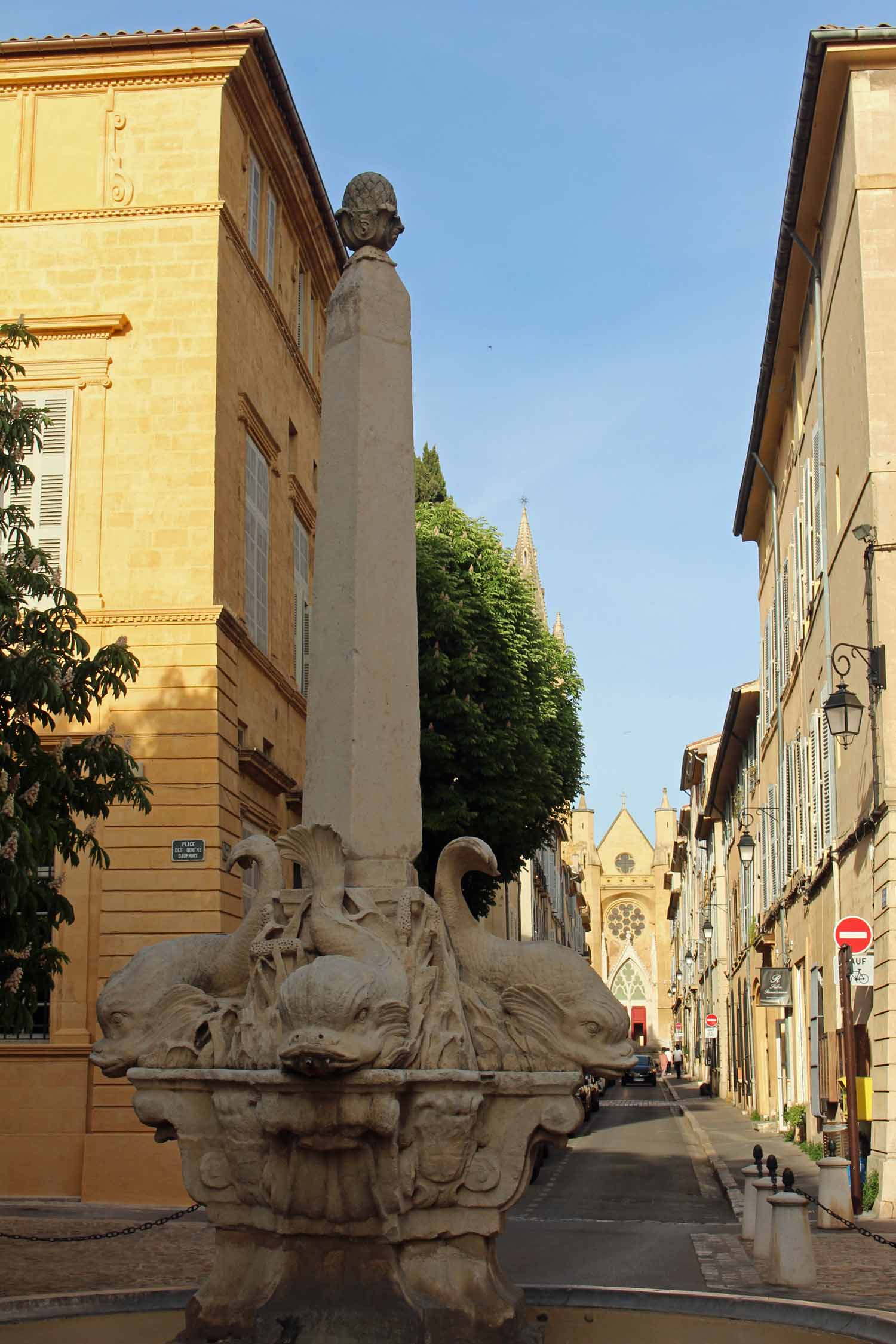 Aix-en-provence, place des Quatre Dauphins