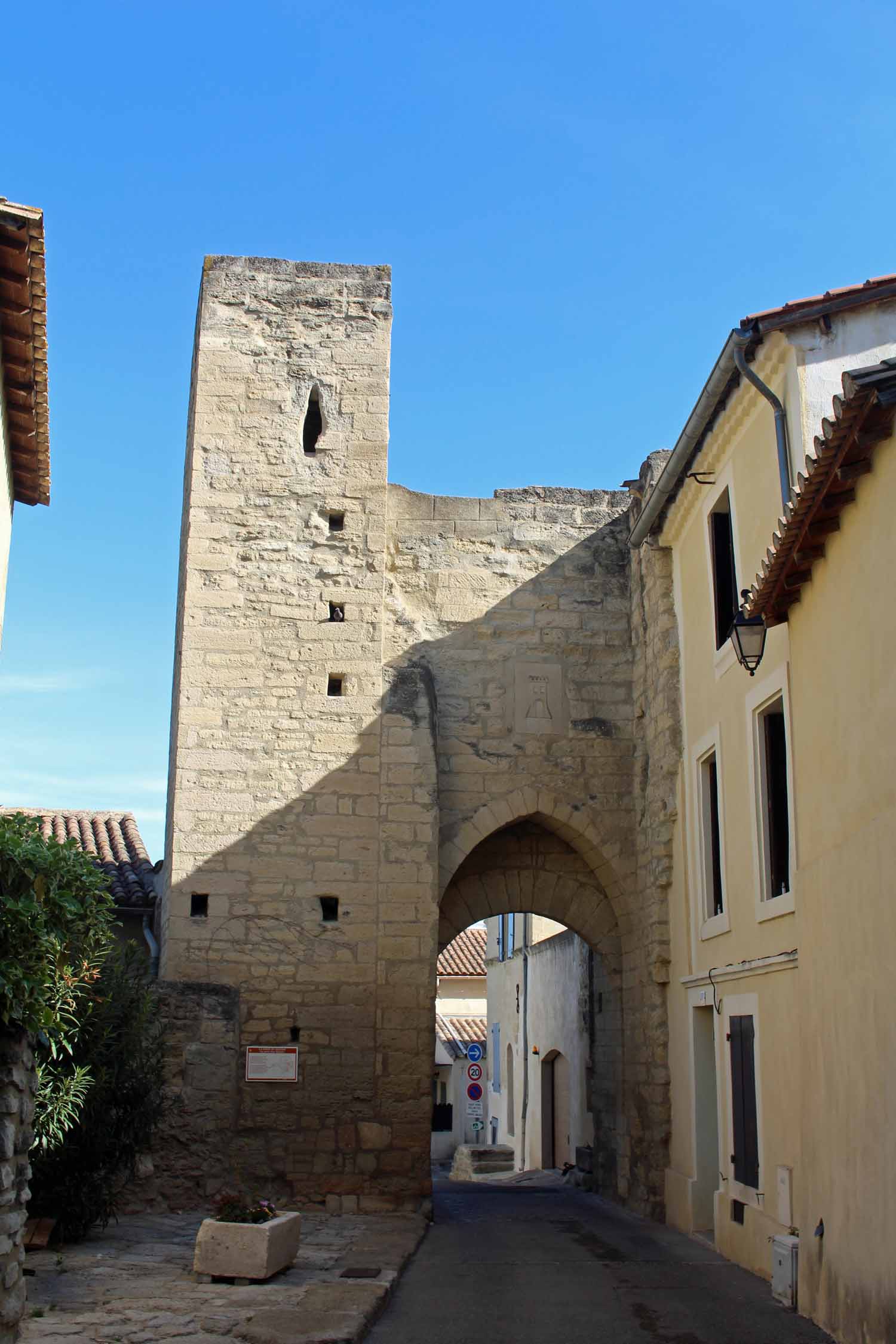 Barbentane, porte du Séquier