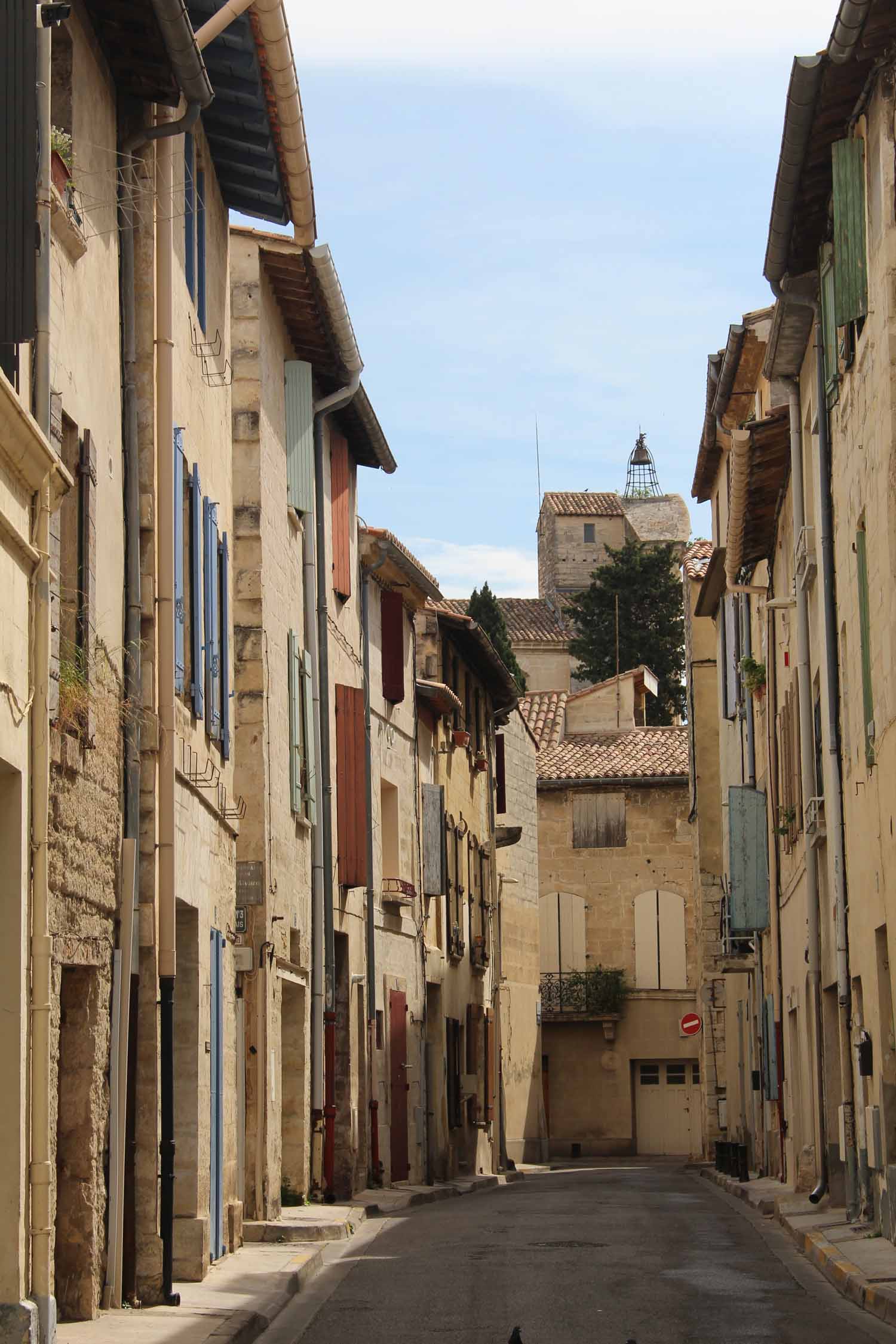 Beaucaire, ruelle typique, façades