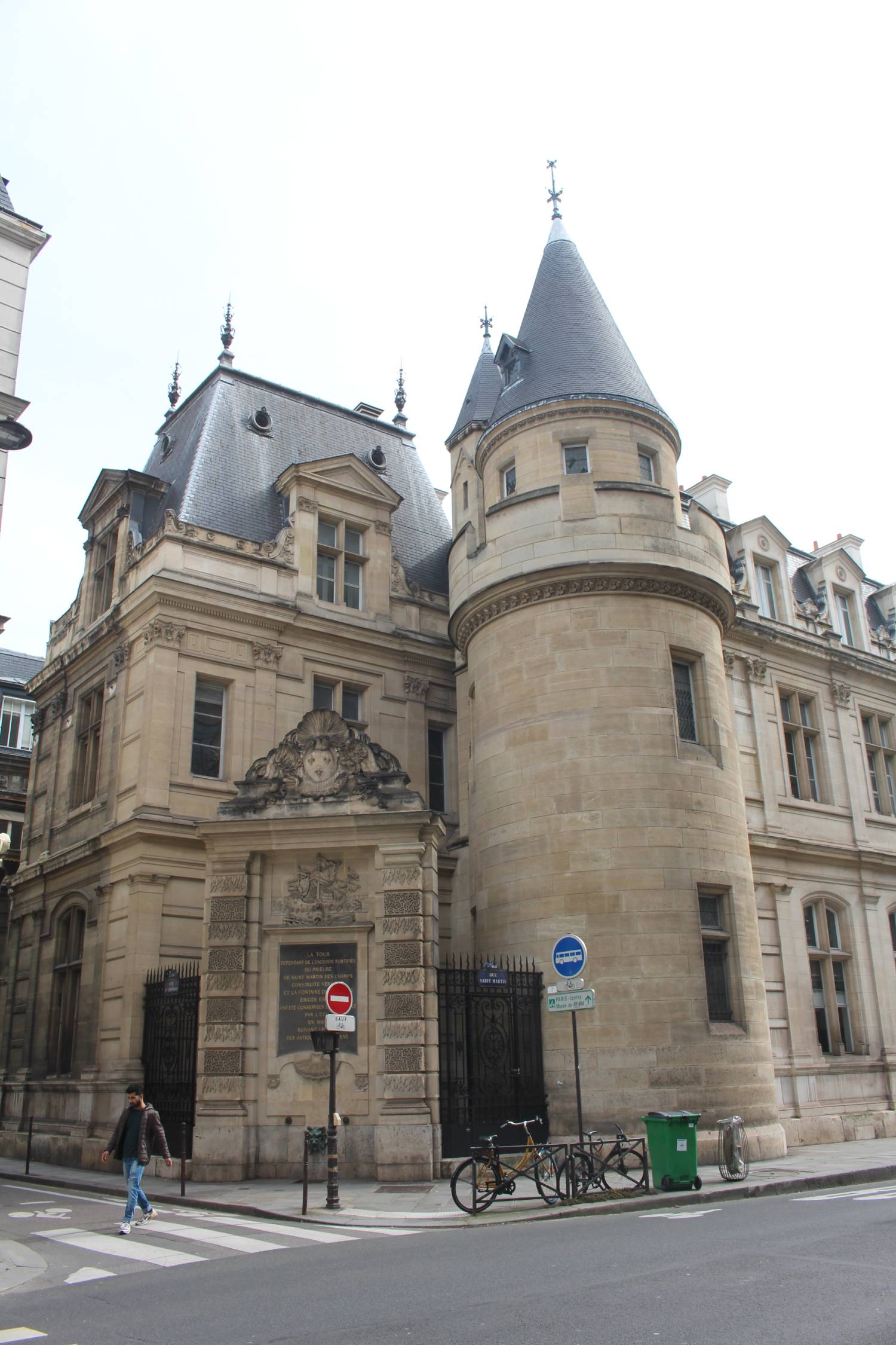 Paris, anciennes fortifications rue Saint-Martin