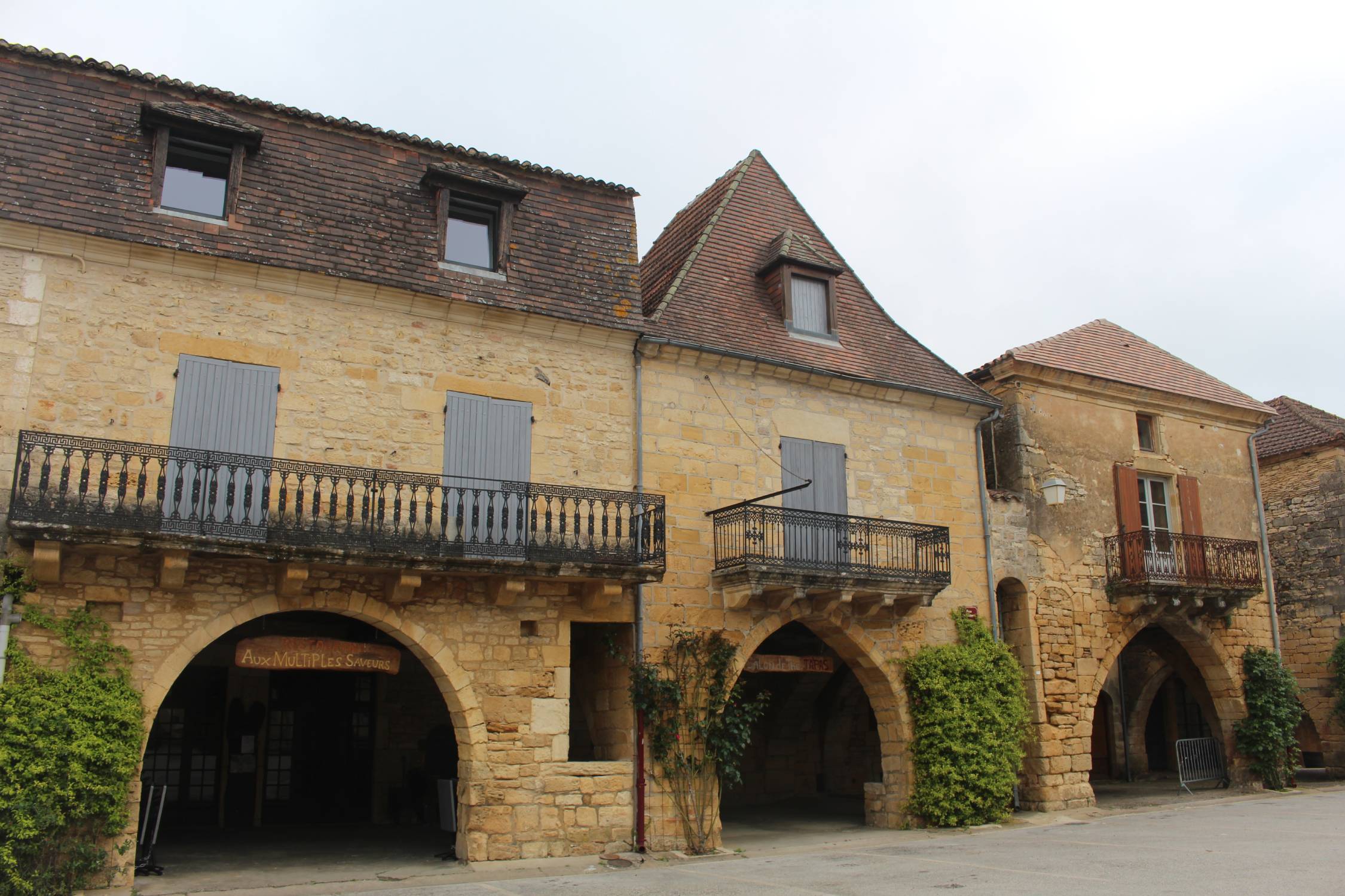Villefranche-du-Périgord, maisons à arcades