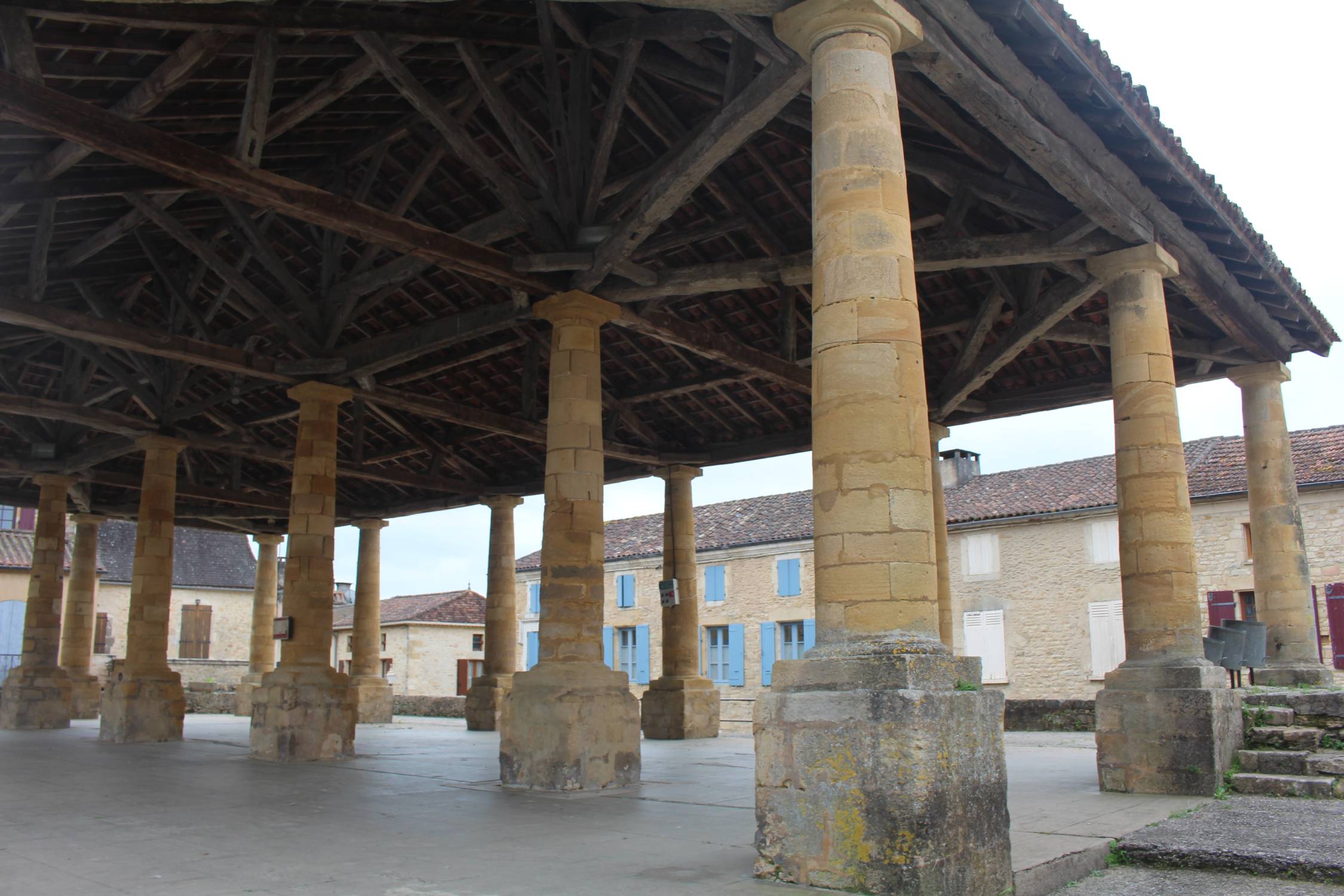 Villefranche-du-Périgord, la halle