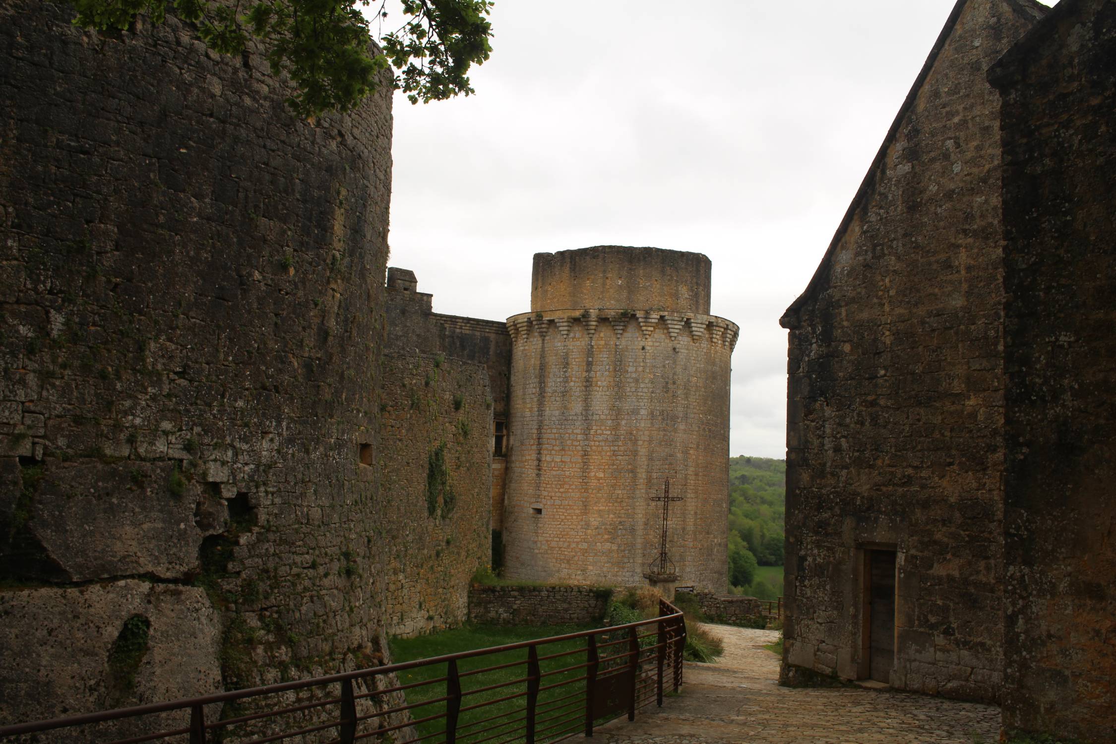Château de Bonaguil, tour