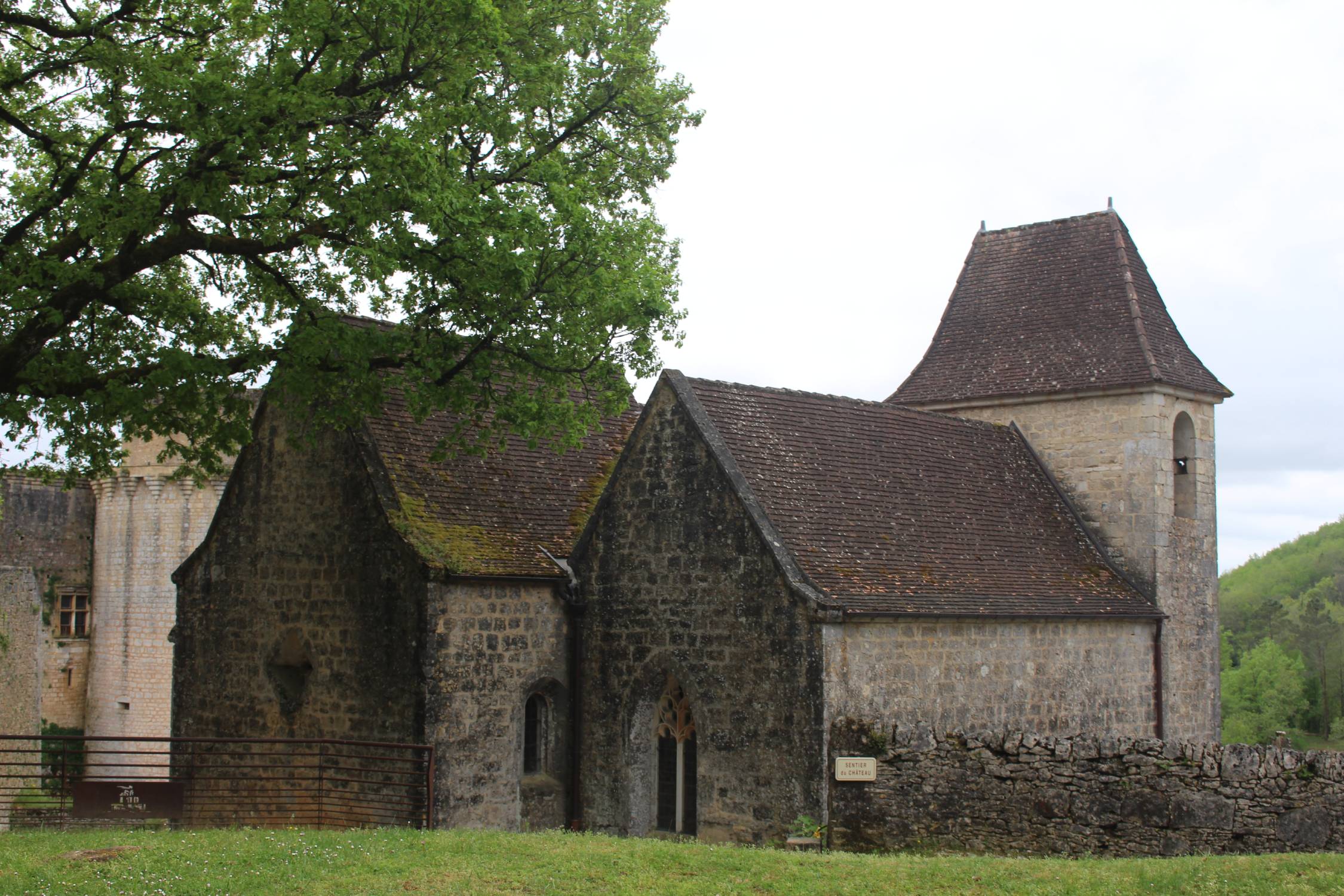 Château de Bonaguil, bâtiments