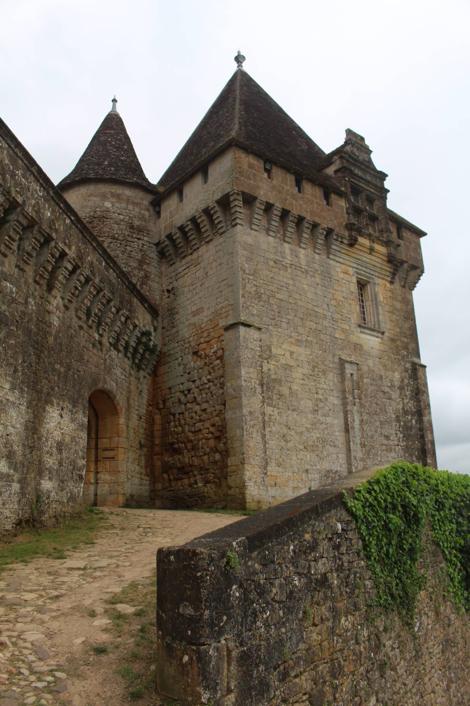 Château de Biron, conciergerie