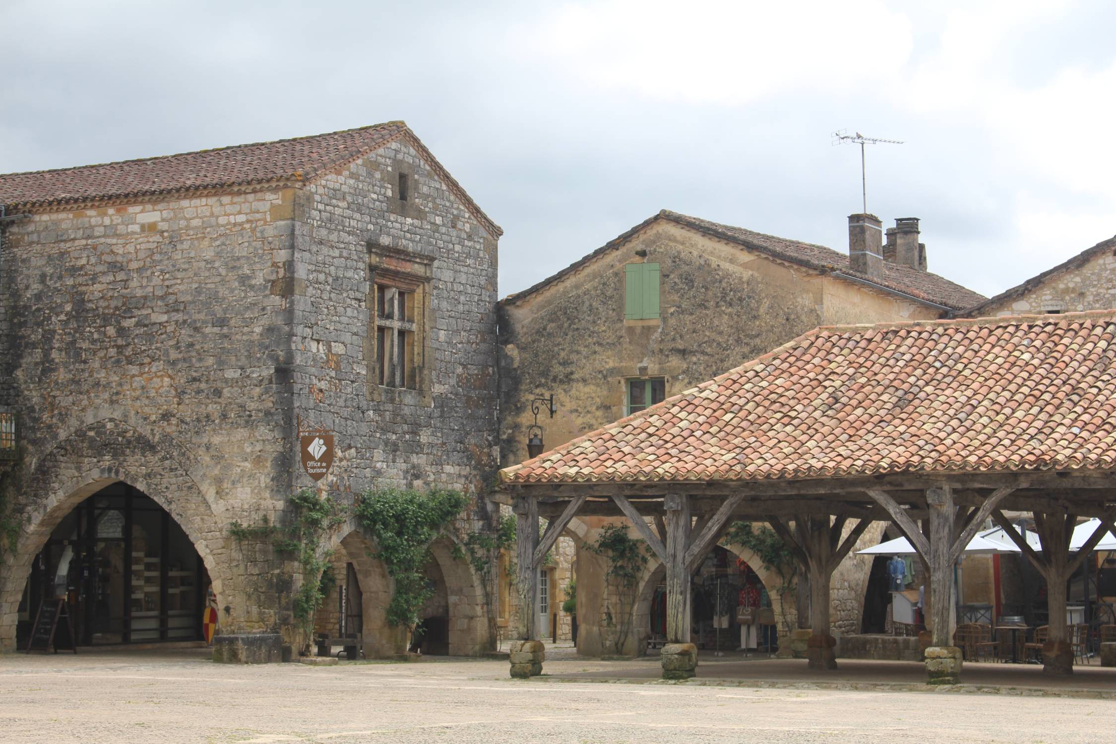 Bastide de Monpazier, la halle
