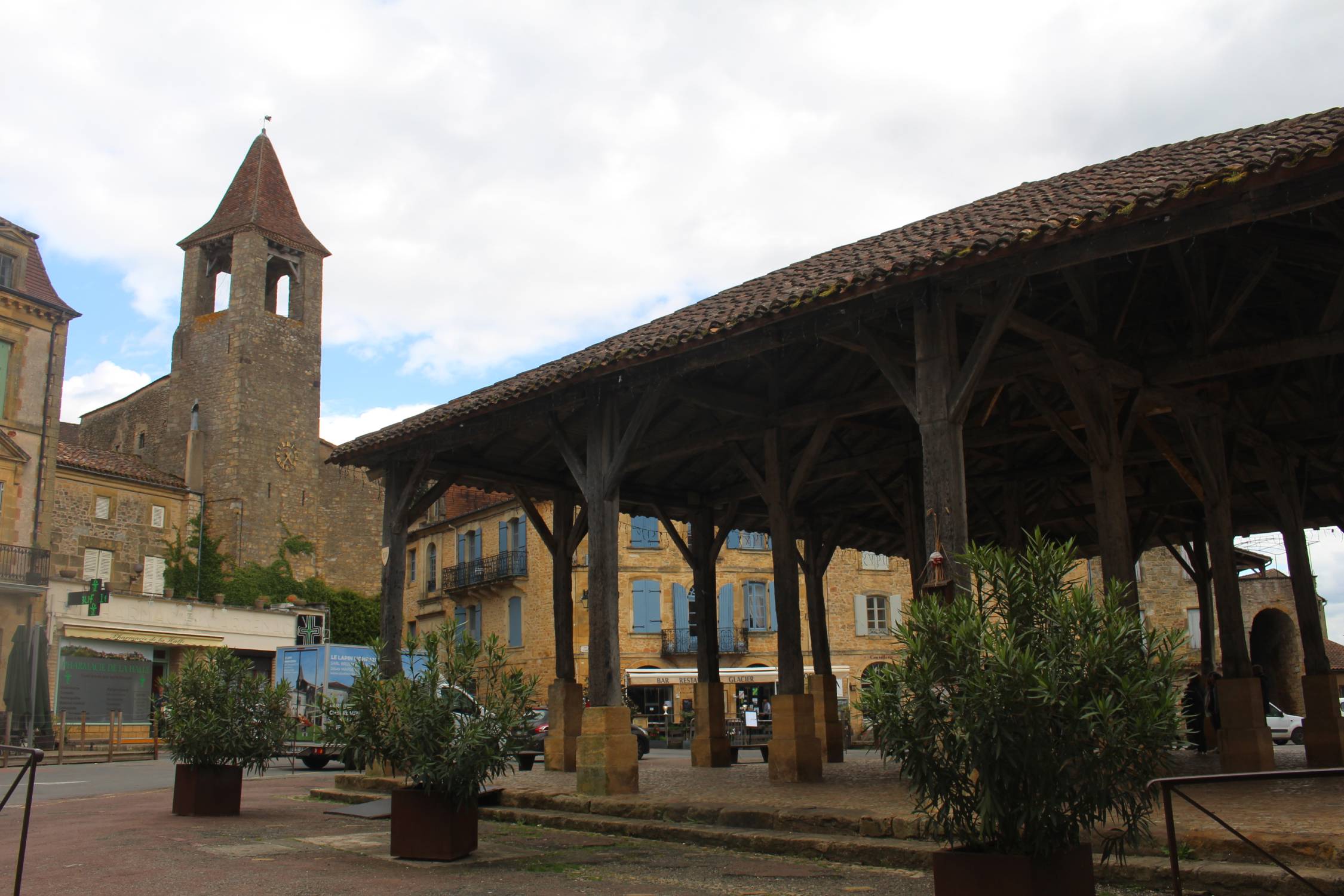 Belvès, les halles