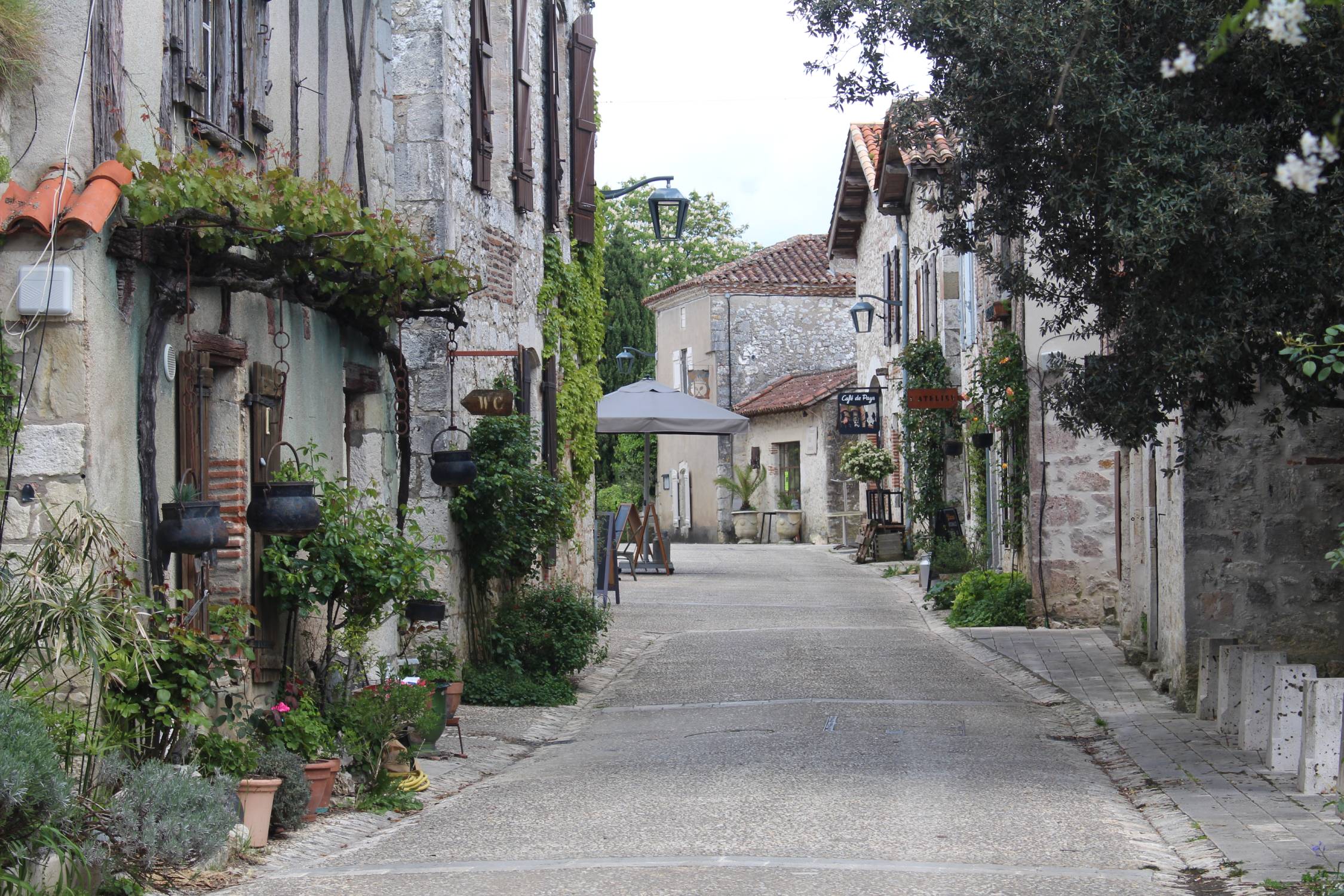 Pujols, rue principale