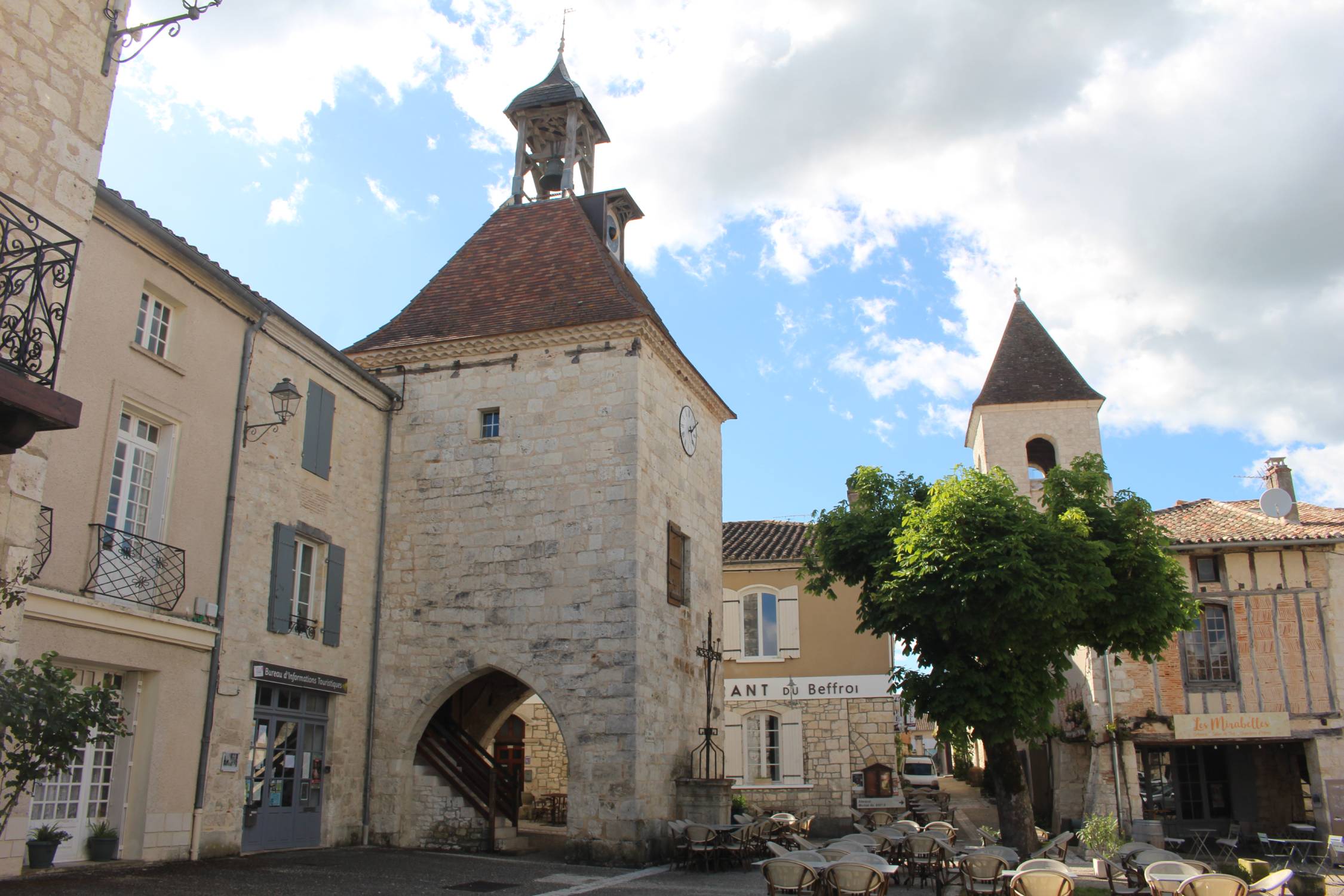 Tournon-d'Agenais, place, beffroi