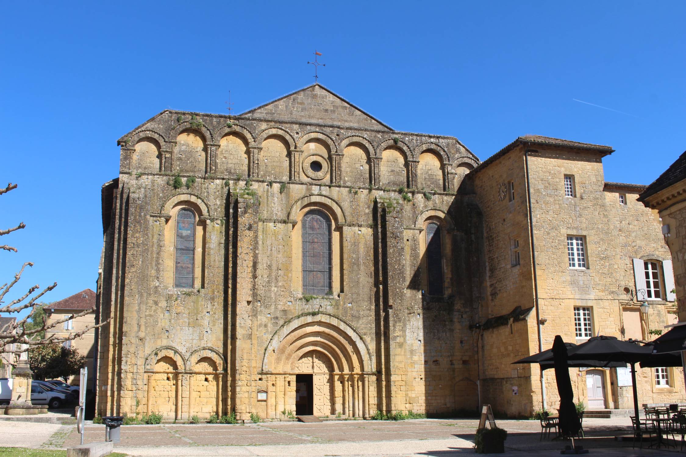 Abbaye de Cadouin, façade