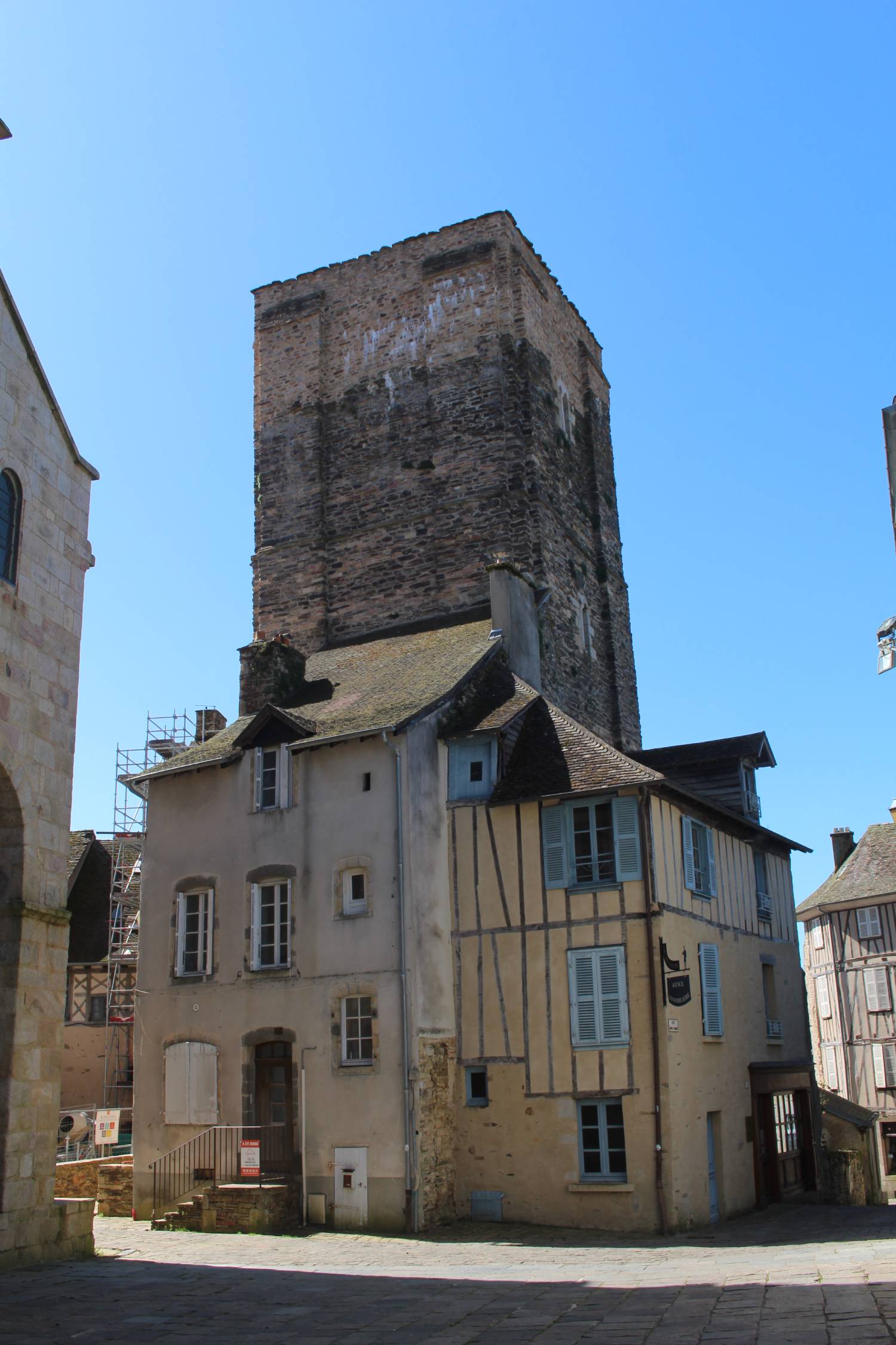 Saint-Yrieix-la-Perche, tour du Plo