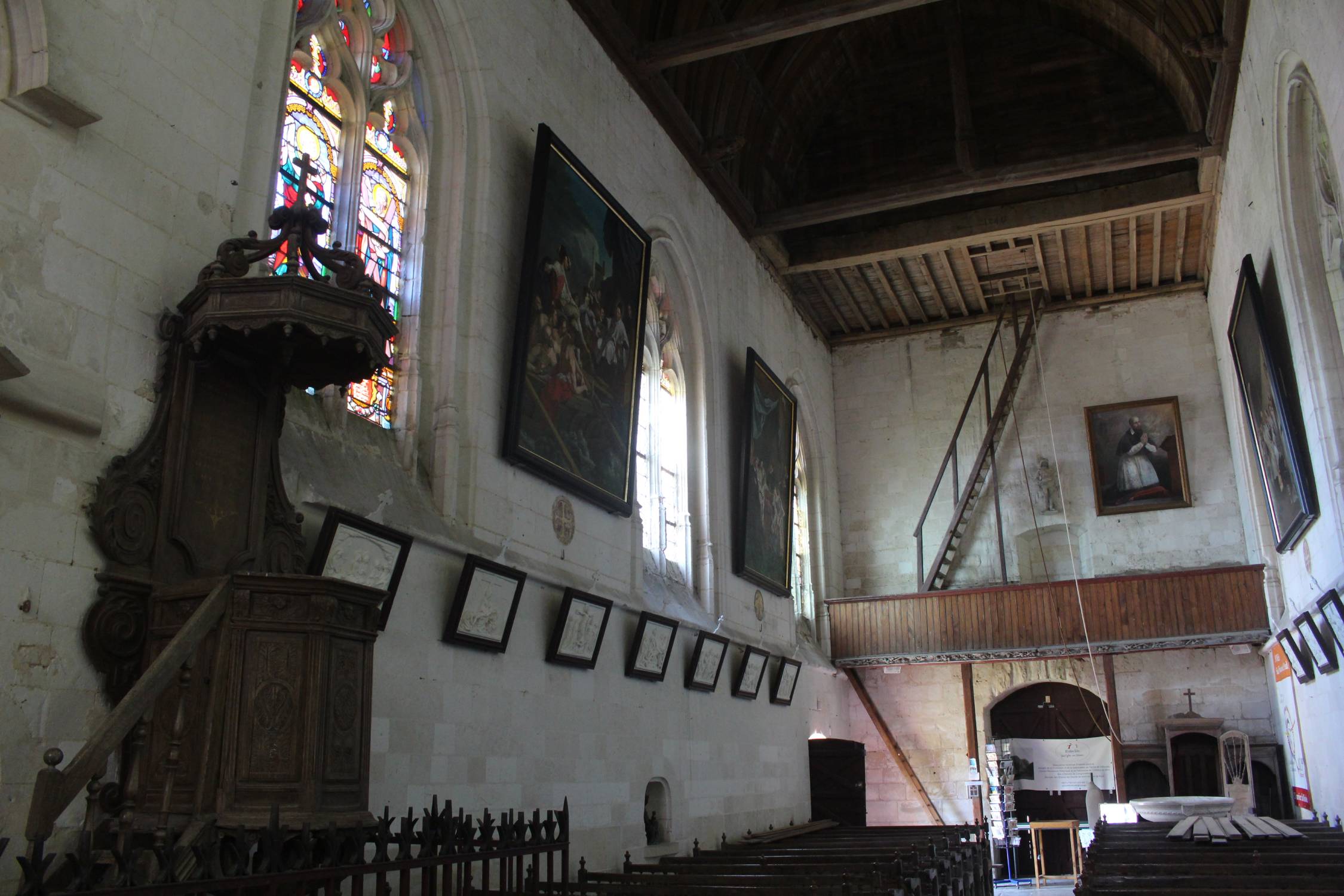Folleville, église, intérieur