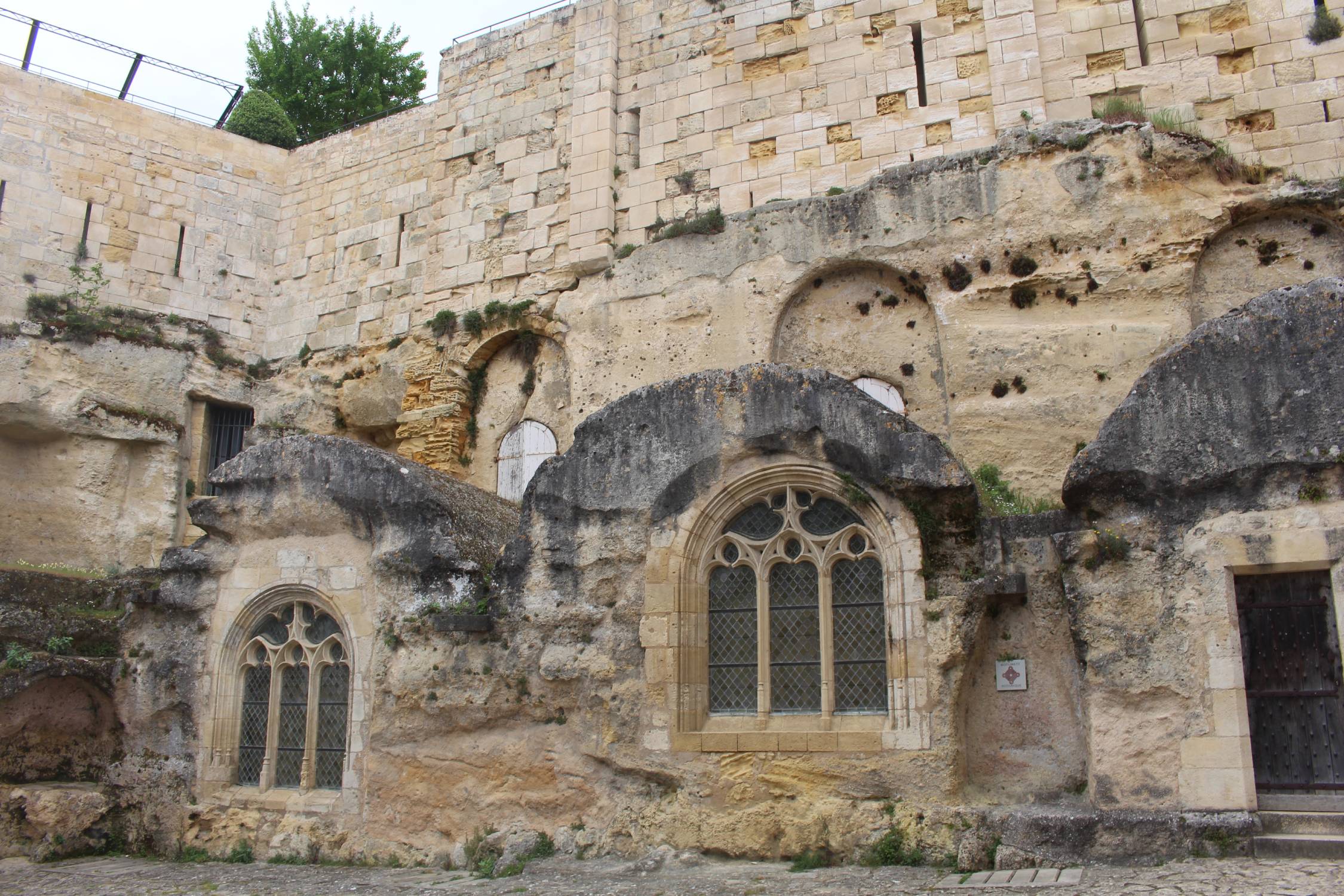 Saint-Emilion, église monolithique, façade