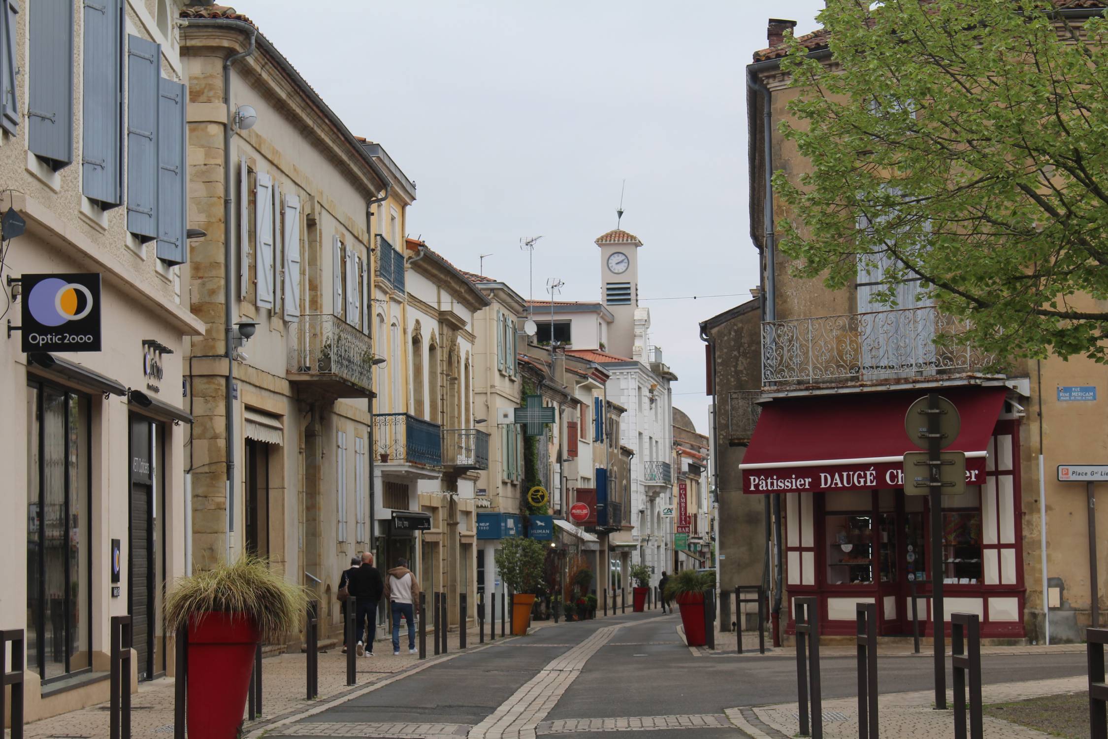 Aire-sur-l'Adour, rue commerçante