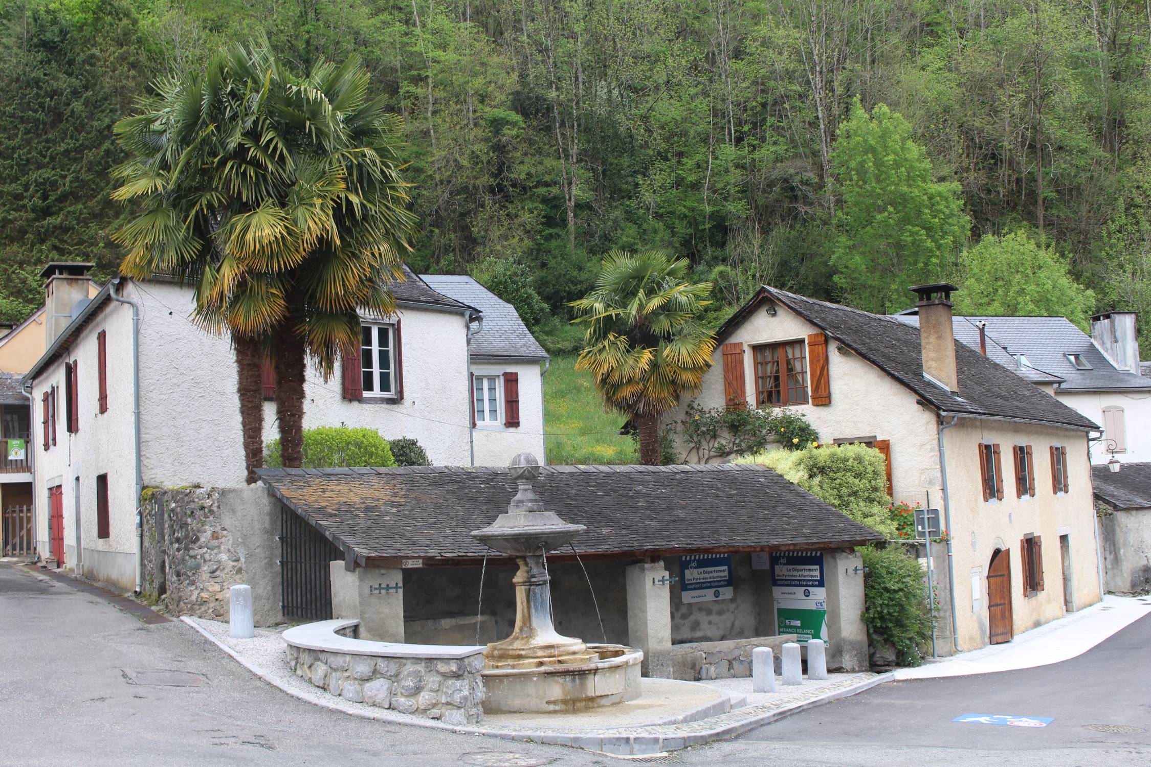 Vallée d'Aspe, Sarrance, fontaine