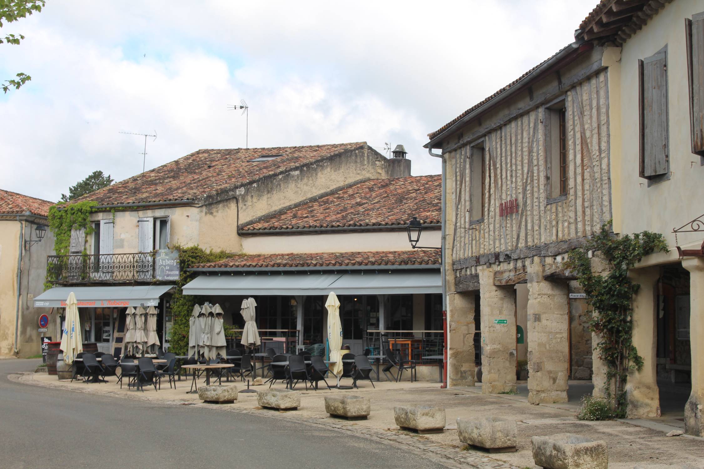 Fources, place ronde