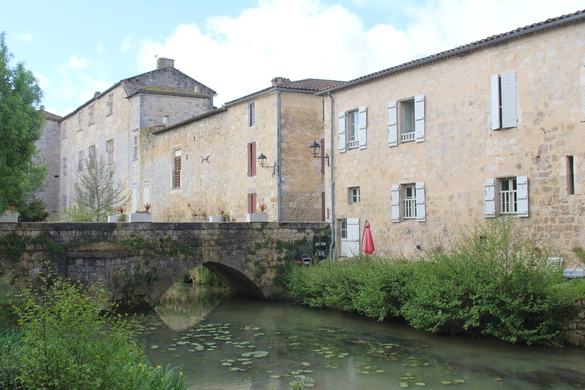 Fources, pont d'entrée