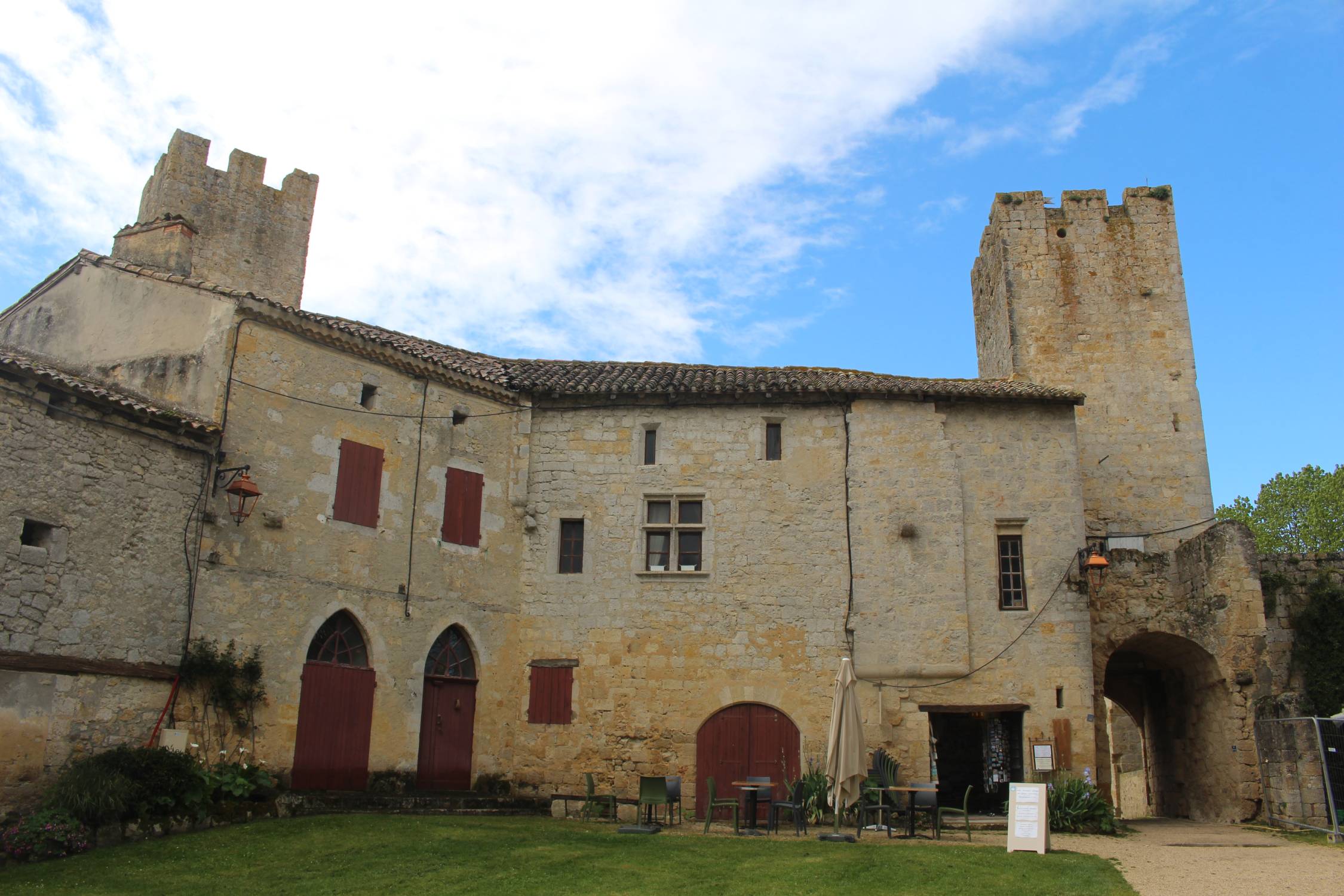 Larressingle, enceinte fortifiée