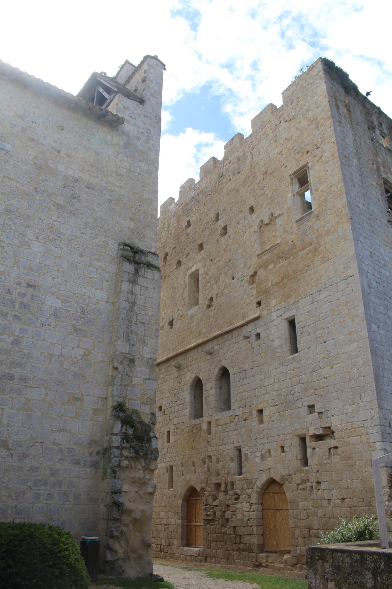 Larressingle, enceinte fortifiée, remparts