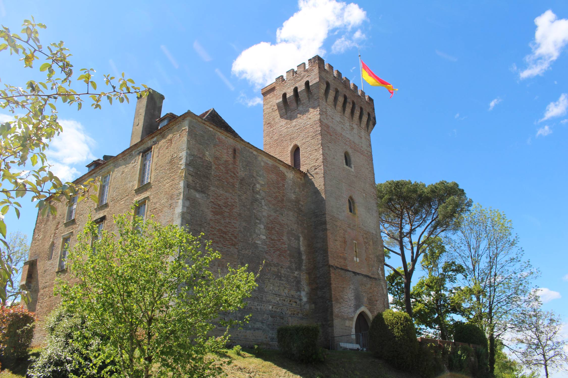 Château de Morlanne, tour