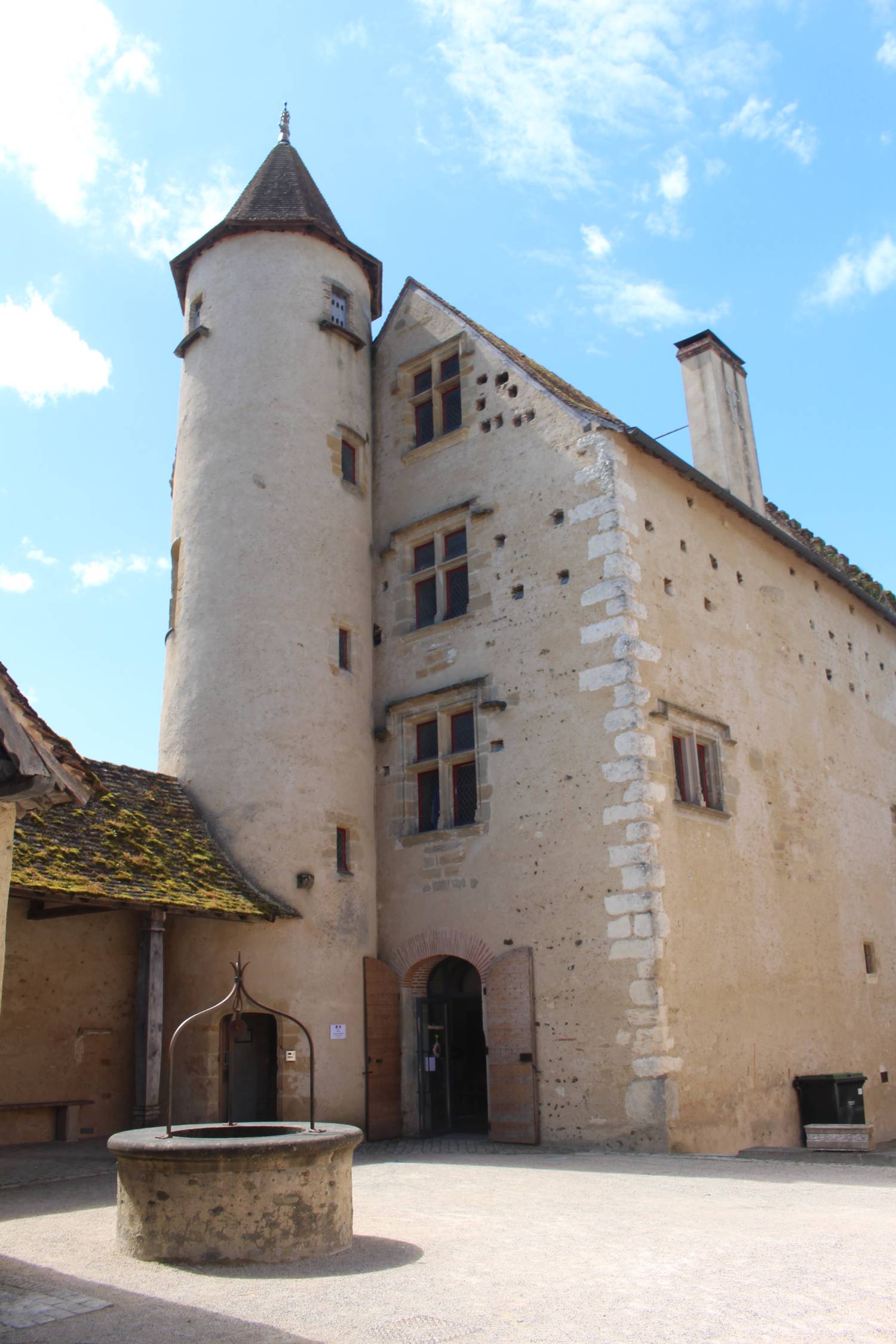 Morlanne, ancienne abbaye laïque de la tour